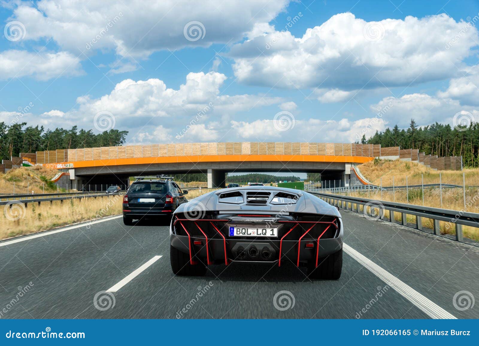 Carretera De Lamborghini Centenario. Imagen editorial - Imagen de potencia,  recorrido: 192066165