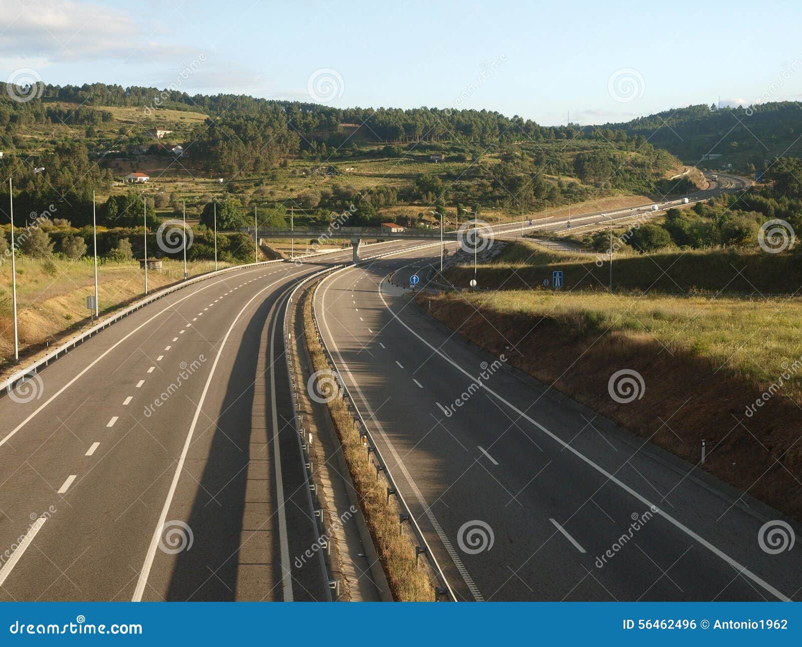 Carretera del país. Dirección española de la frontera de la autopista del norte de Portugal A24