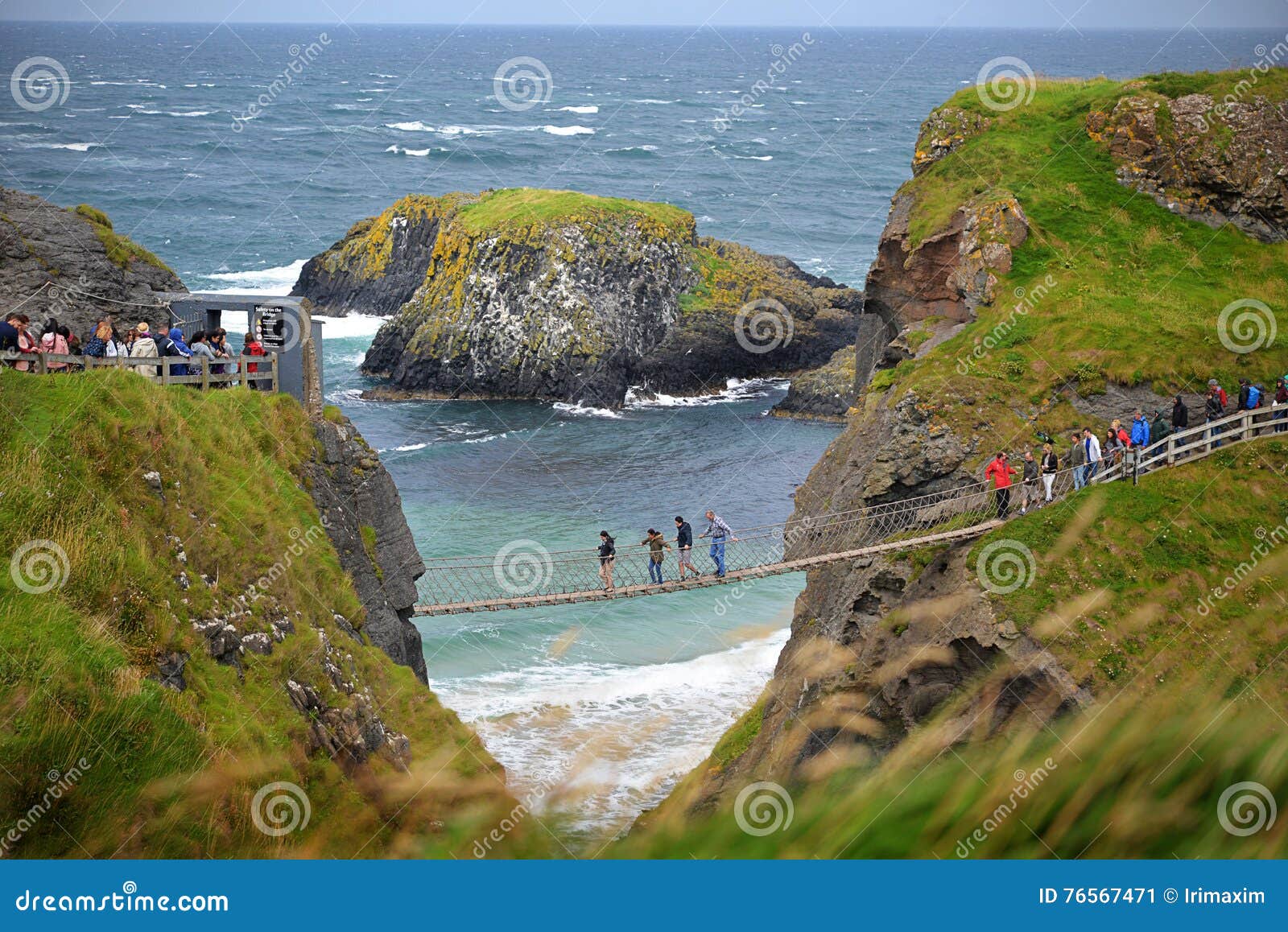 Carrick-a-Rede Rope Bridge, Northern Ireland. Editorial Photo - Image of  carrick, back: 76567471