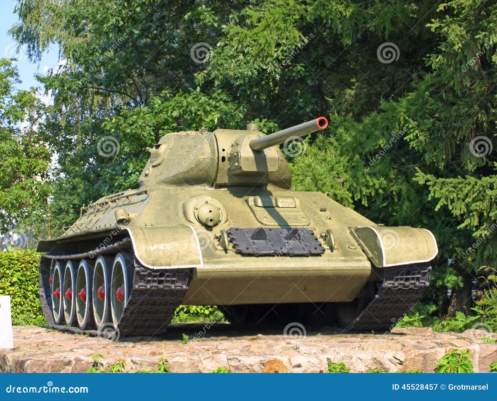 Carro Armato Soviet T34 Che Ha Combattuto Nella Seconda Guerra Mondiale Carri Armati Il Della Image207550757 - Foto 3