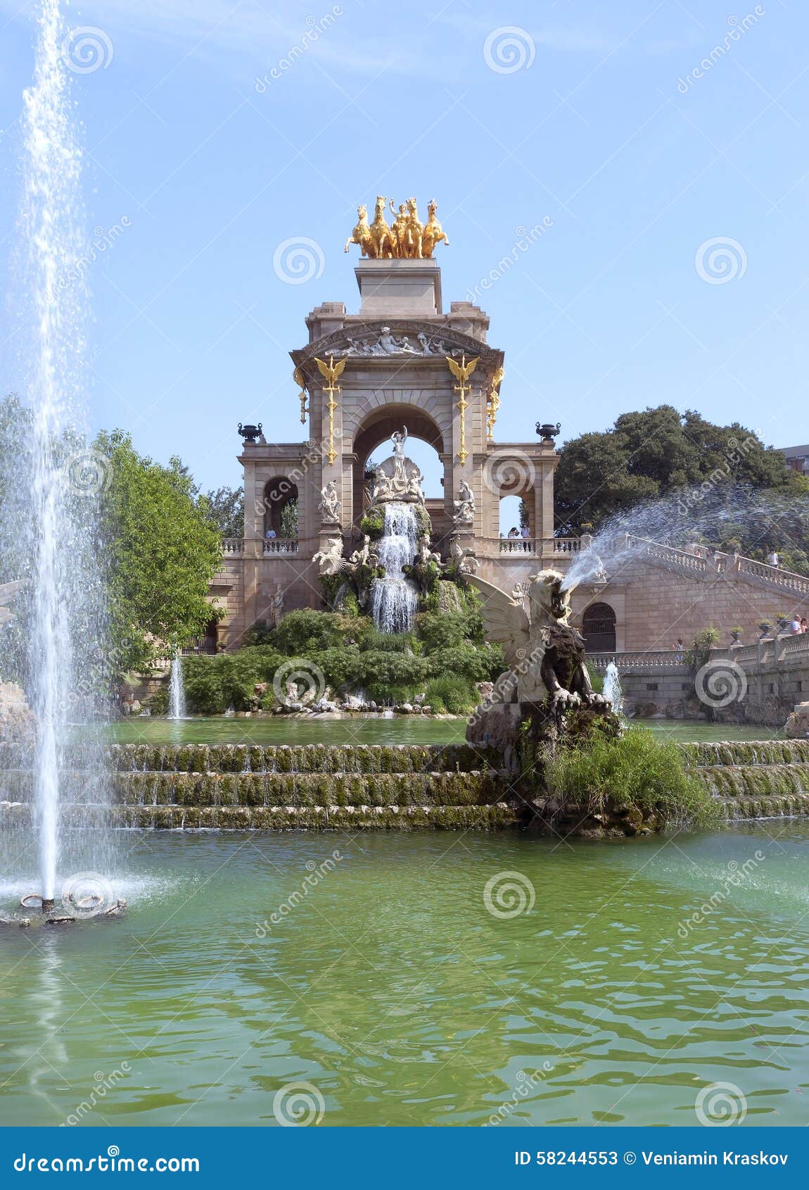 carro de la aurora fountain