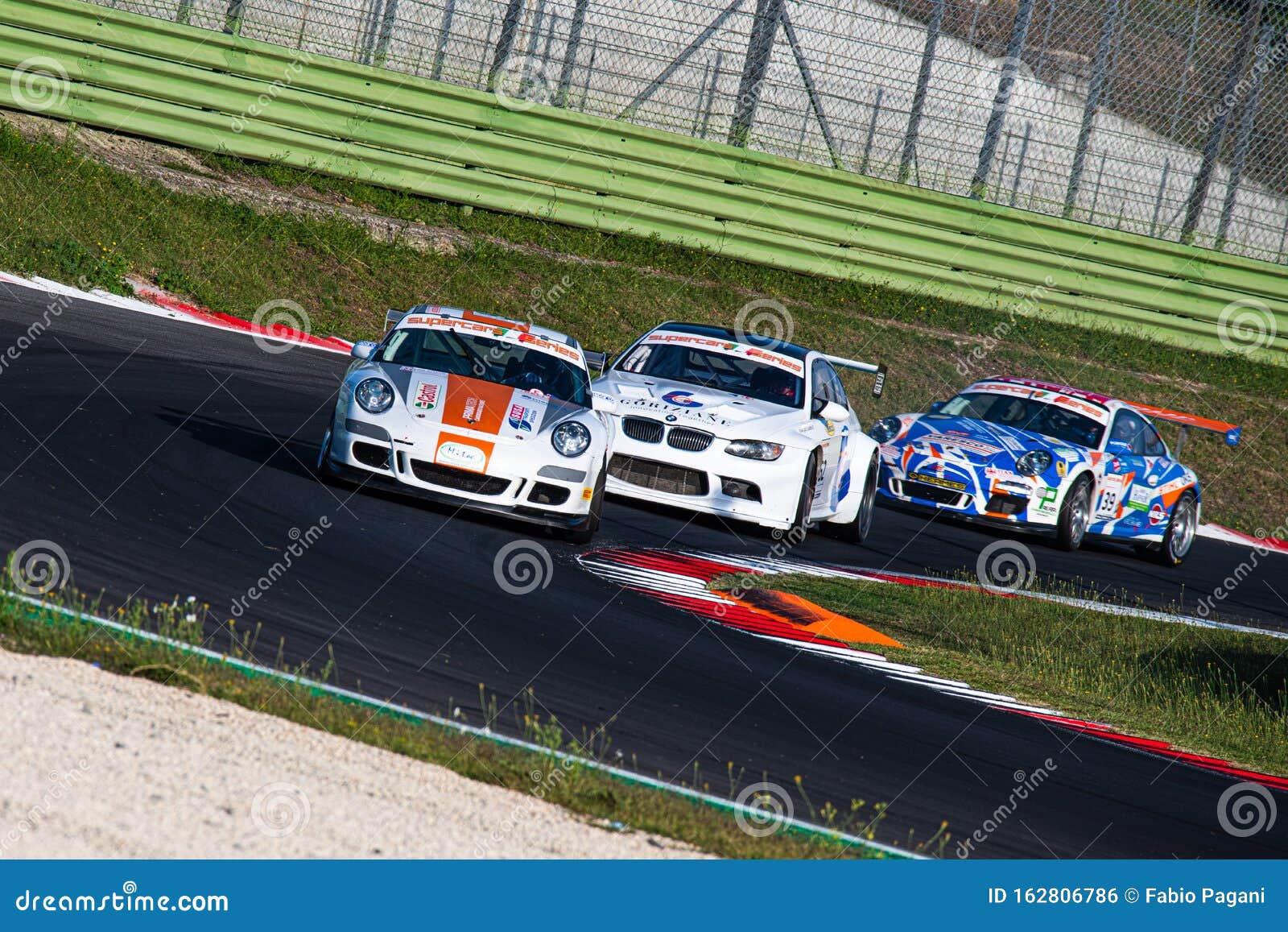 Carros De Turismo Em Ação Durante a Corrida Foto Editorial