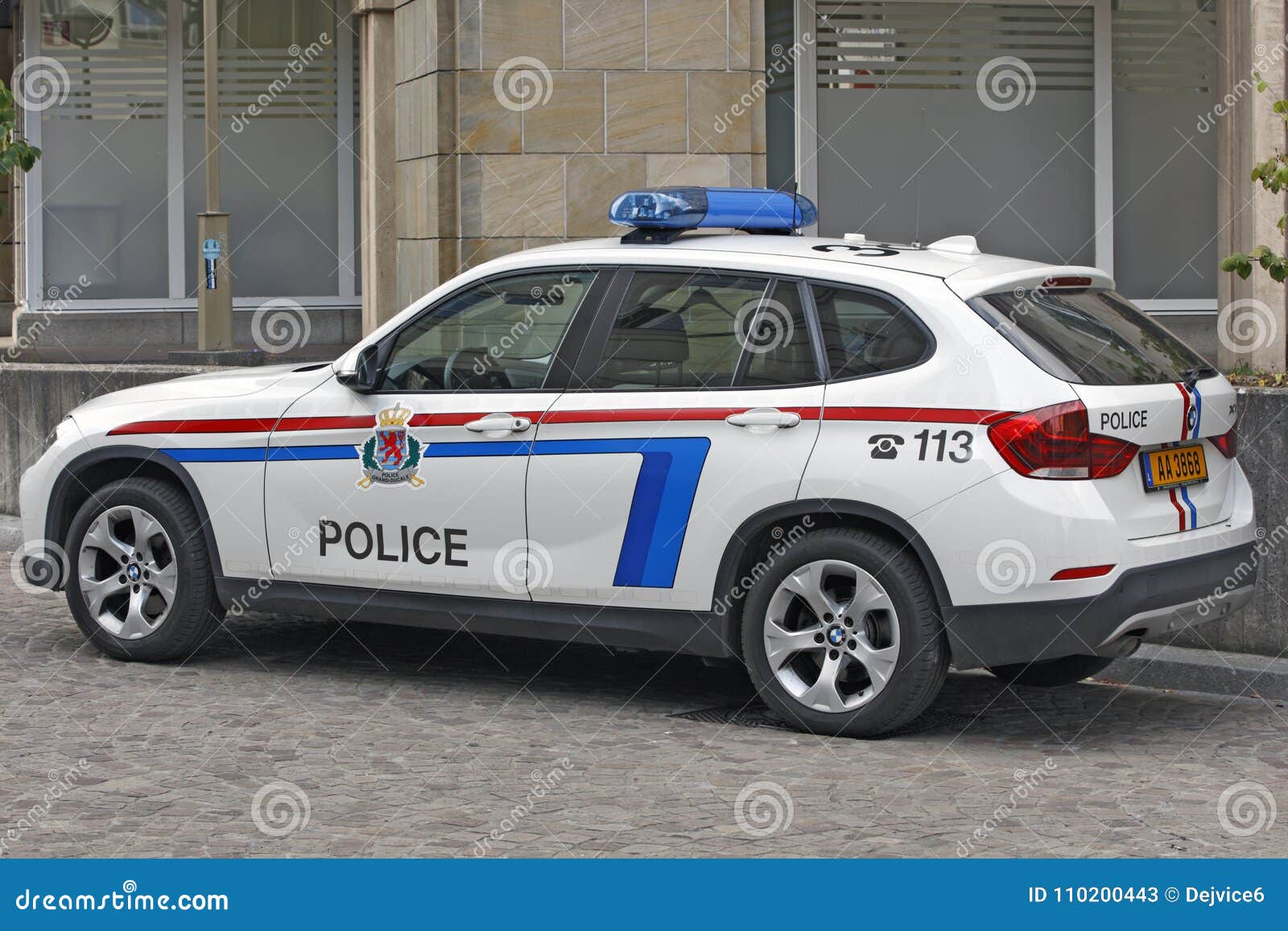BMW X1 vira carro de polícia na China
