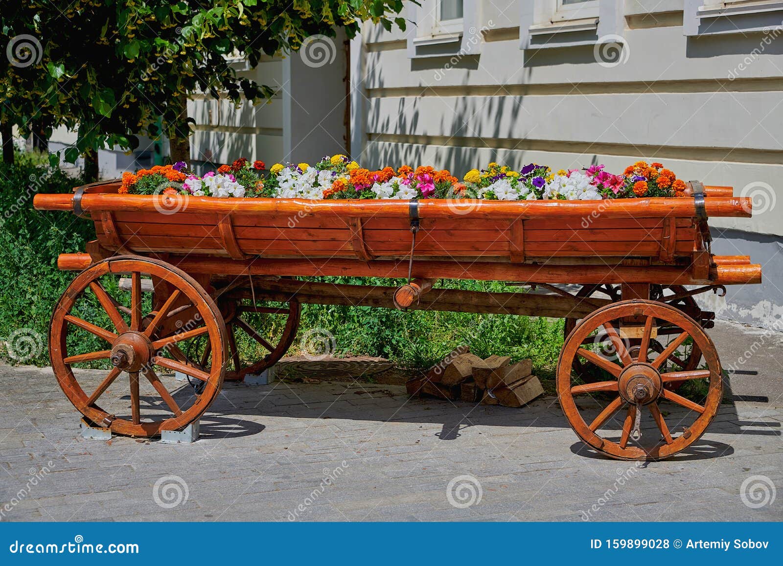 Carrosserie Décorative En Bois Fleurie Décoration De Rue, Wagon