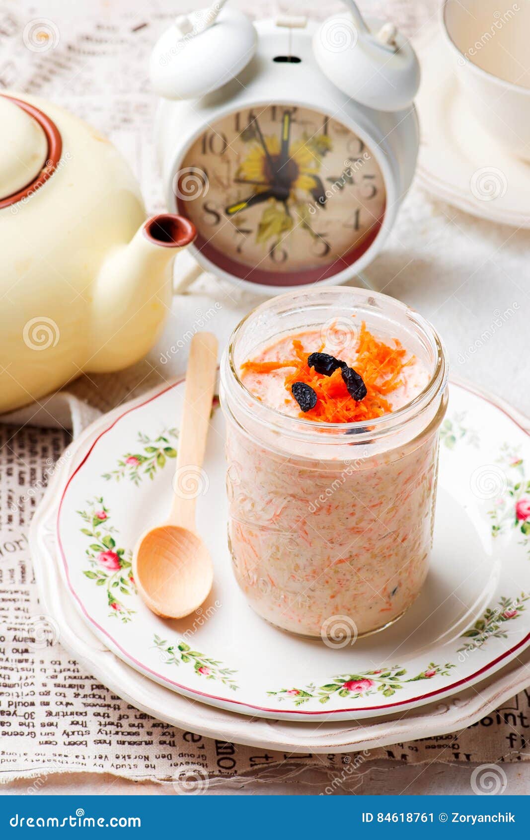 carrot cake overnight oats in to the jar