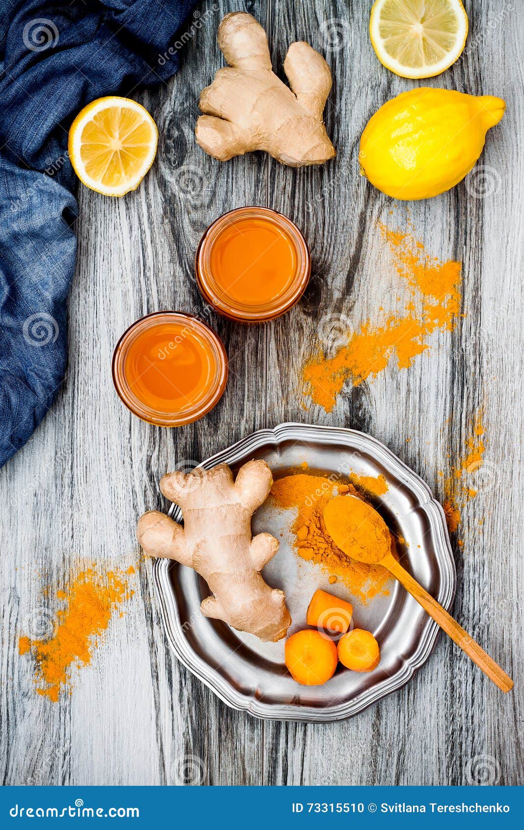 carrot ginger immune boosting, anti inflammatory smoothie with turmeric and honey. detox drink