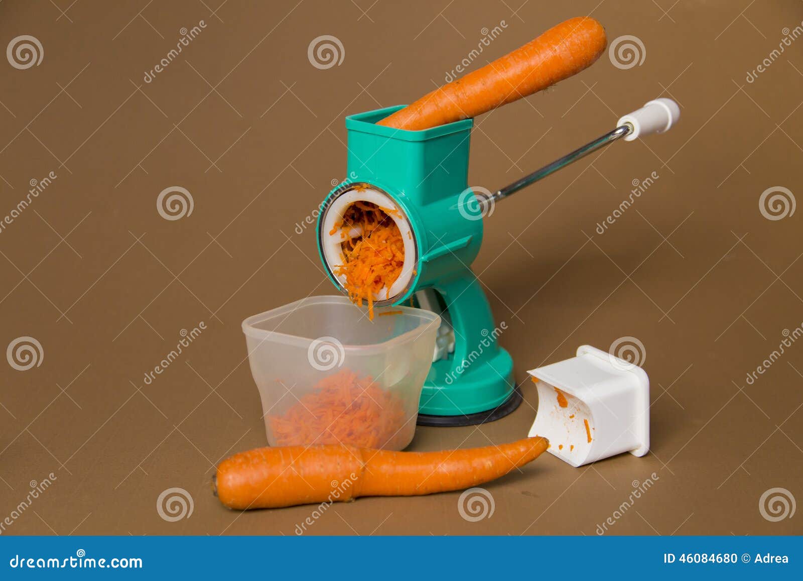 carrot grater with a bole 