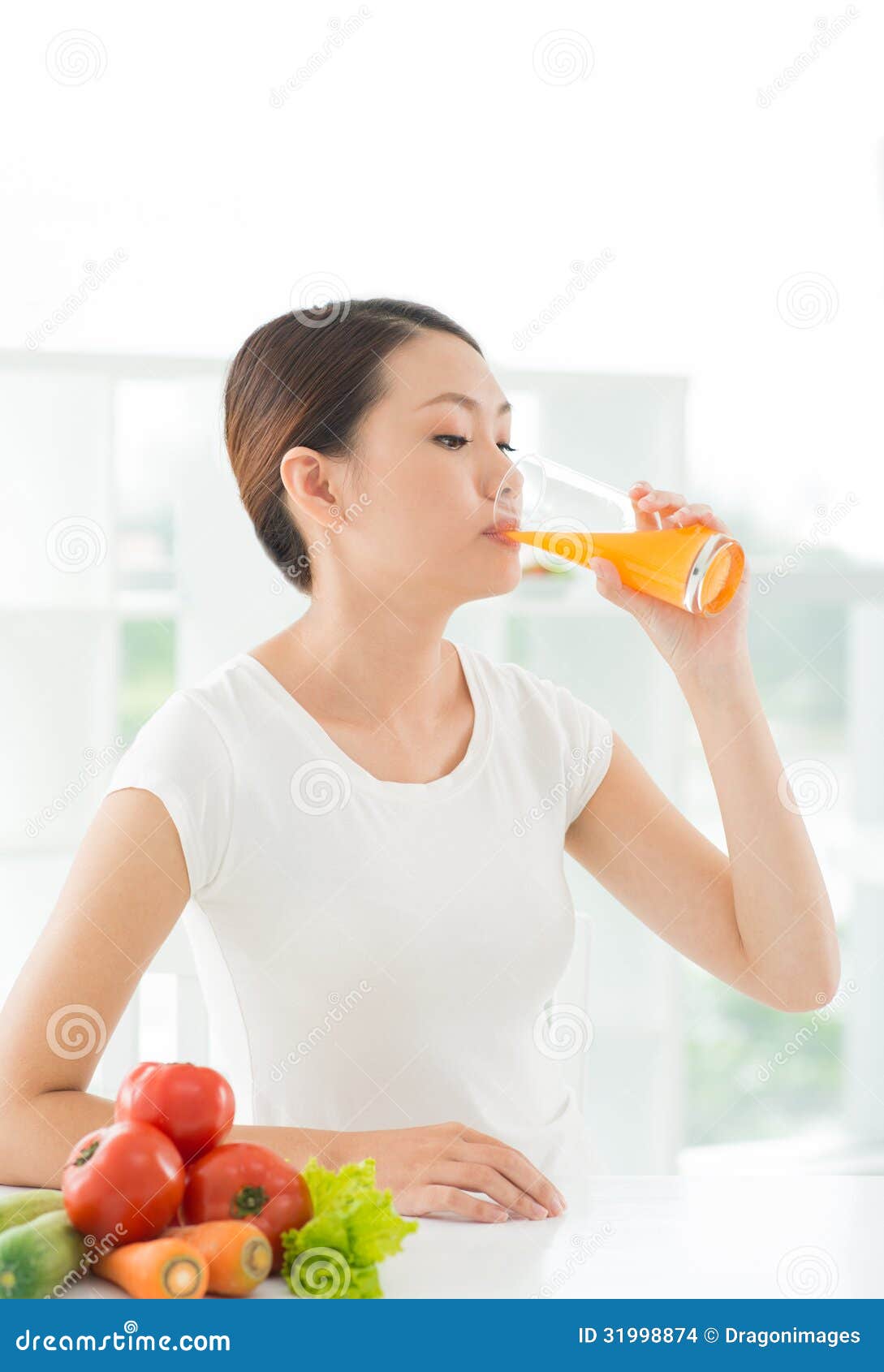 Smiling black woman with glass of carrot smoothie for detox · Free Stock  Photo