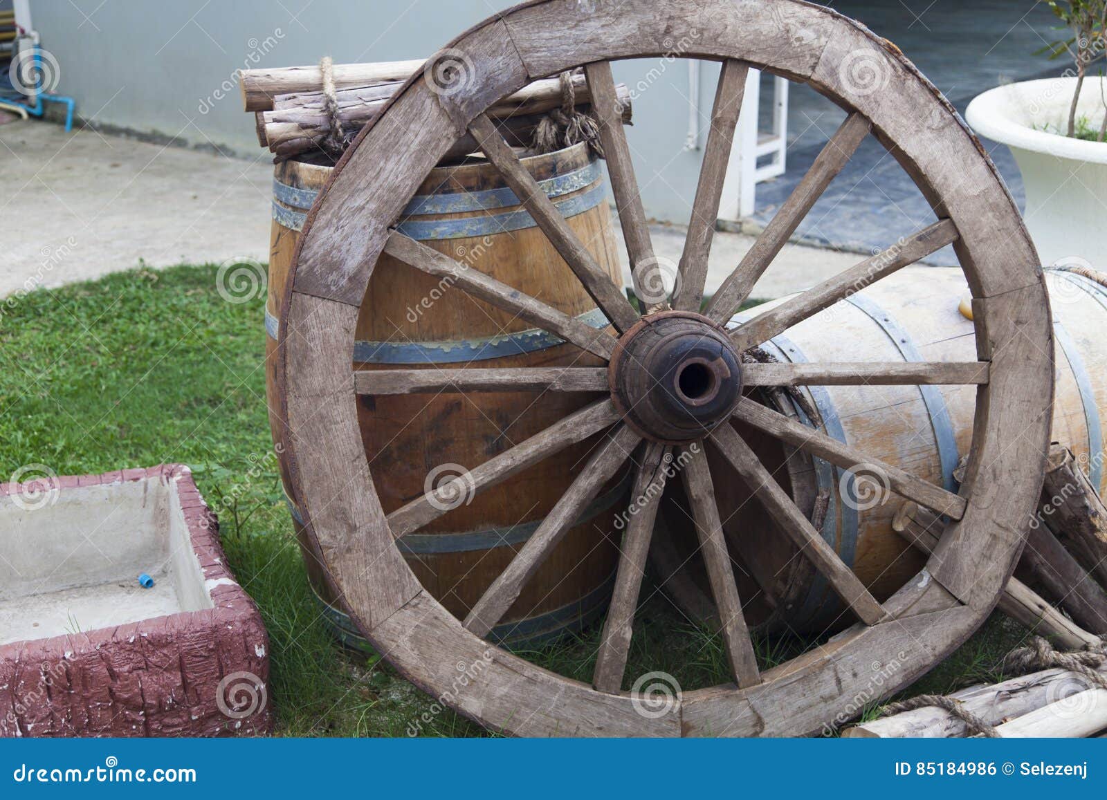 Cart wheel stock photo. Image of carriage, caravan, circle 85184986