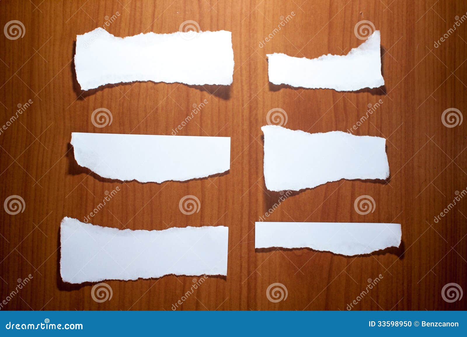 Carta strappata su legno fotografia stock. Immagine di vuoto  33598950