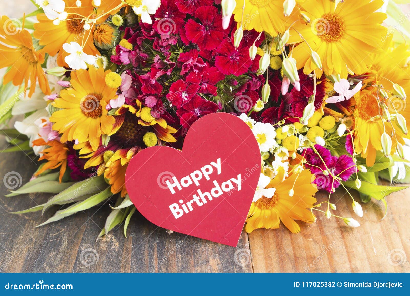 Carte De Joyeux Anniversaire Avec Des Fleurs De Ressort Photo Stock Image Du Coeur Salutation