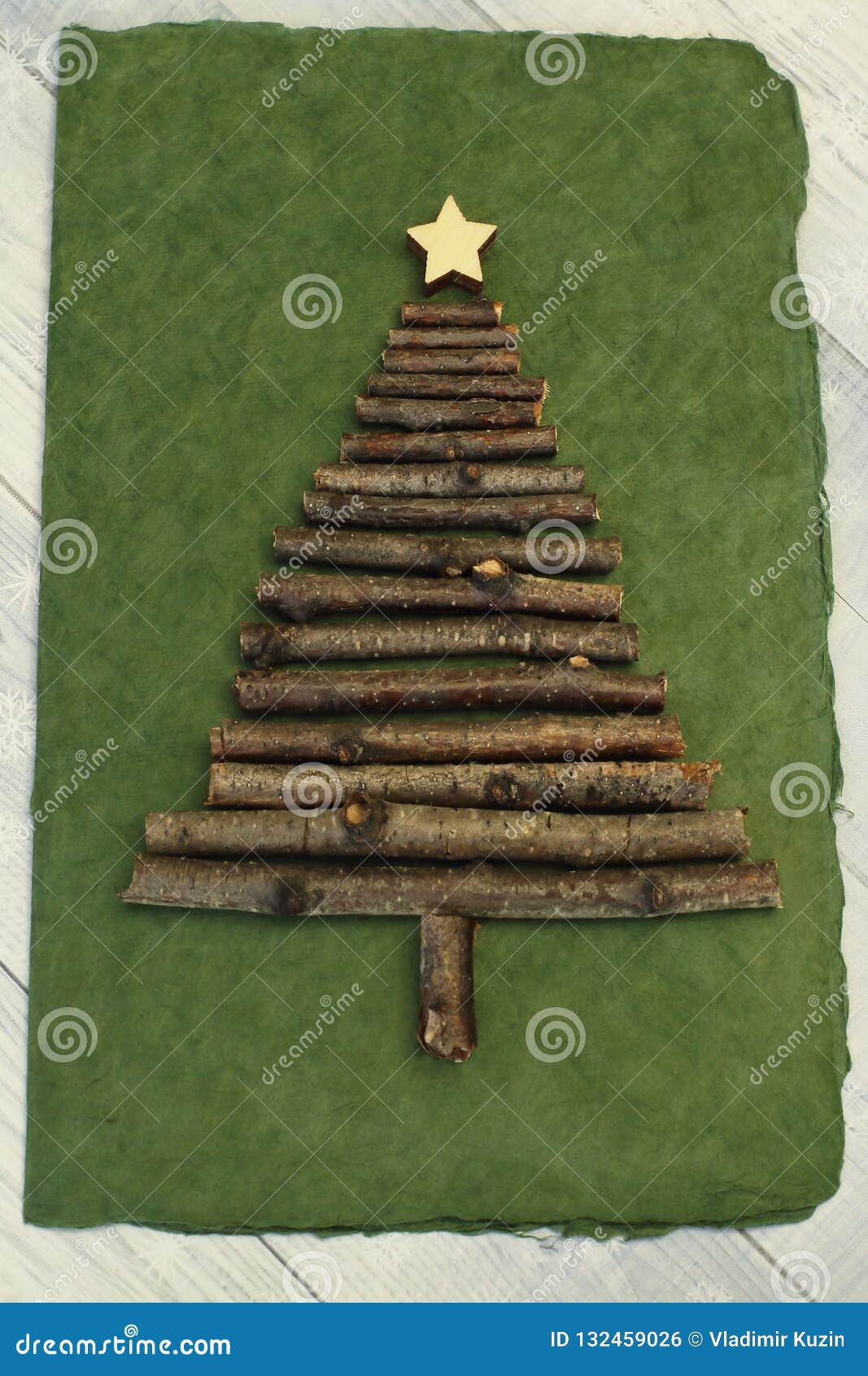 Carte De Voeux Fabriquee A La Main Arbre De Sapin De Noel Fait De Brindilles D Aulne Decorees De L Etoile Sur Le Fond Vert Photo Stock Image Du Vert Main Carte De Voeux Fabriquee A La Main Arbre De Sapin De Noel Fait De Brindilles D Aulne Decorees De L Etoile Sur Le Fond Vert Photo Stock Image Du Vert Main