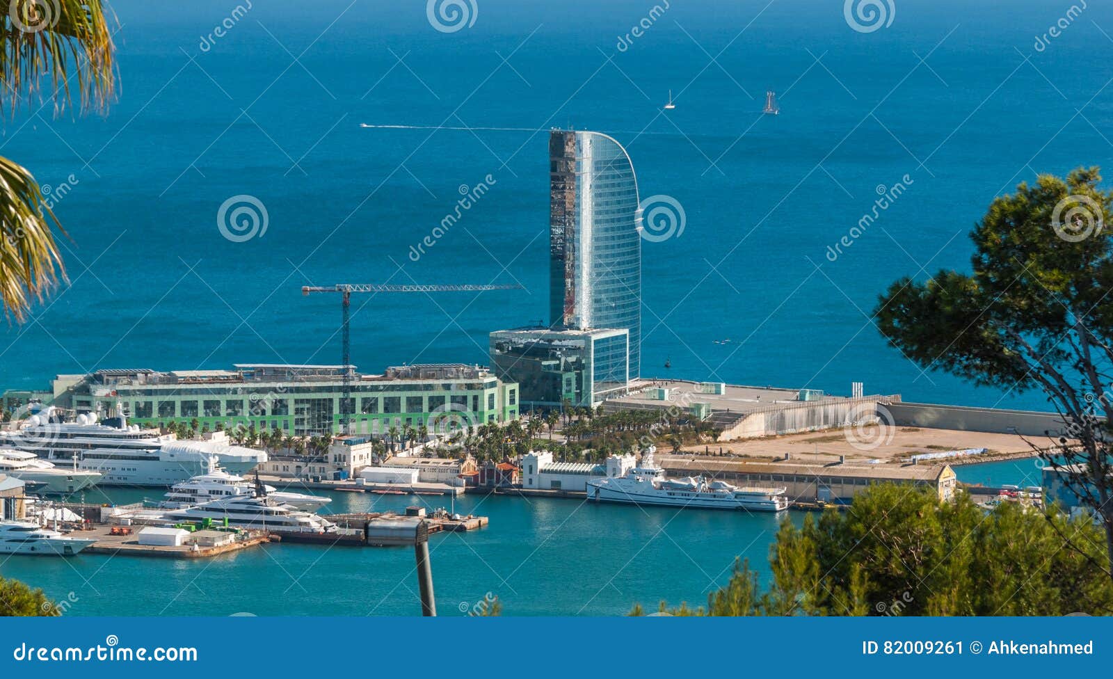 Carte Postale D Espagne Port De Barcelone Les Reflets Du Soleil Du Verre Sur Une Voile Ont Forme Le Batiment Sur Une Ile Synthe Image Stock Image Du Ile Verre Carte Postale D Espagne Port De Barcelone Les Reflets Du Soleil Du Verre Sur Une Voile Ont Forme Le Batiment Sur Une Ile Synthe Image Stock Image Du Ile Verre