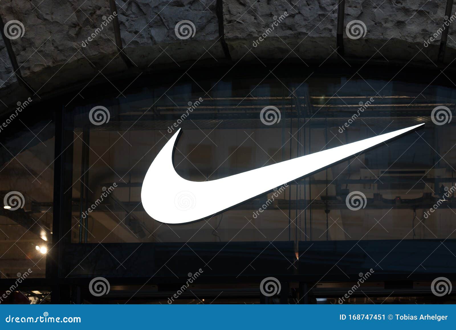 Cartel De Nike En Germany Foto editorial - Imagen de 168747451