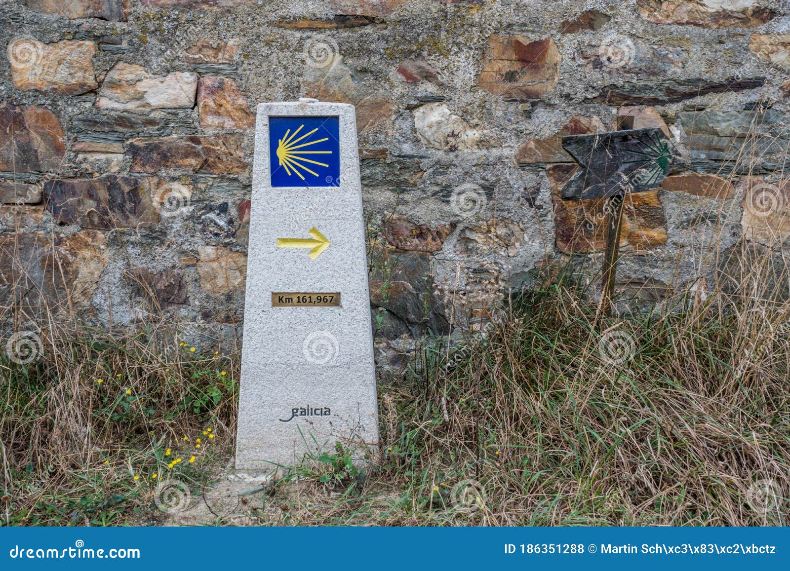 Pellegrinaggio Per Santiago De Compostela Cartello Di Pietra Miliare in Spagna Sulla Rotta Del Pellegrinaggio Per