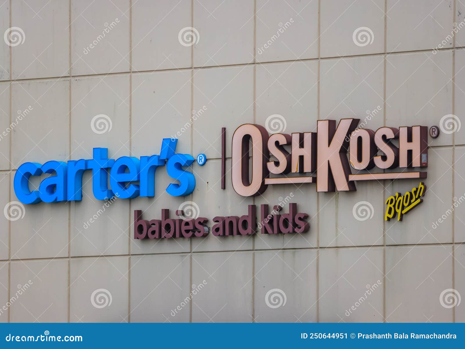 Carters Osh Kosh Storefront. Carters Osh Kosh é Uma Loja De Roupas Para  Bebês E Crianças Foto Editorial - Imagem de contemporâneo, beleza: 250644951