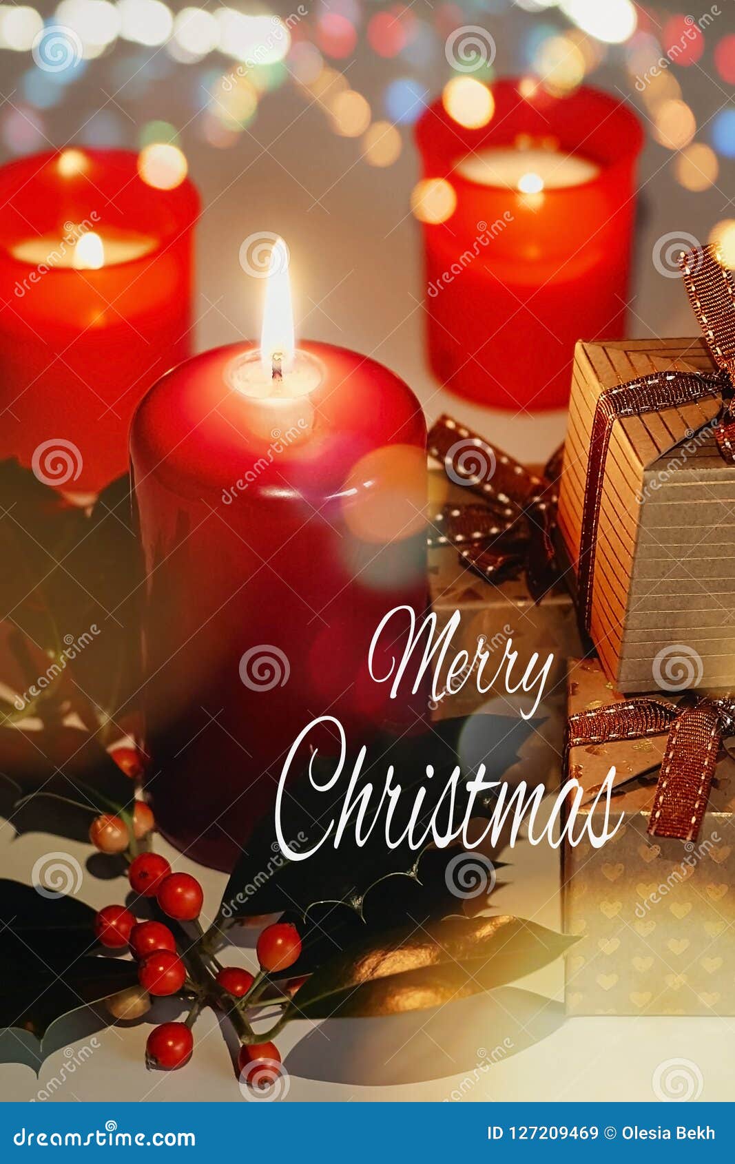 Buon Natale Con Testo.Cartolina D Auguri Di Buon Natale Con Testo Candele Di Lit Contenitori Di Regalo E Ramo Di Agrifoglio Immagine Stock Immagine Di Festive Filiale 127209469