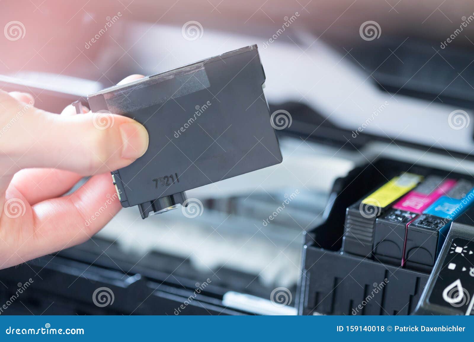 stoeprand Gietvorm grijs Cartridges Voor Printers Van Andere Leveranciers Vullen; Inkjet Stock Foto  - Image of vingers, blauw: 159140018
