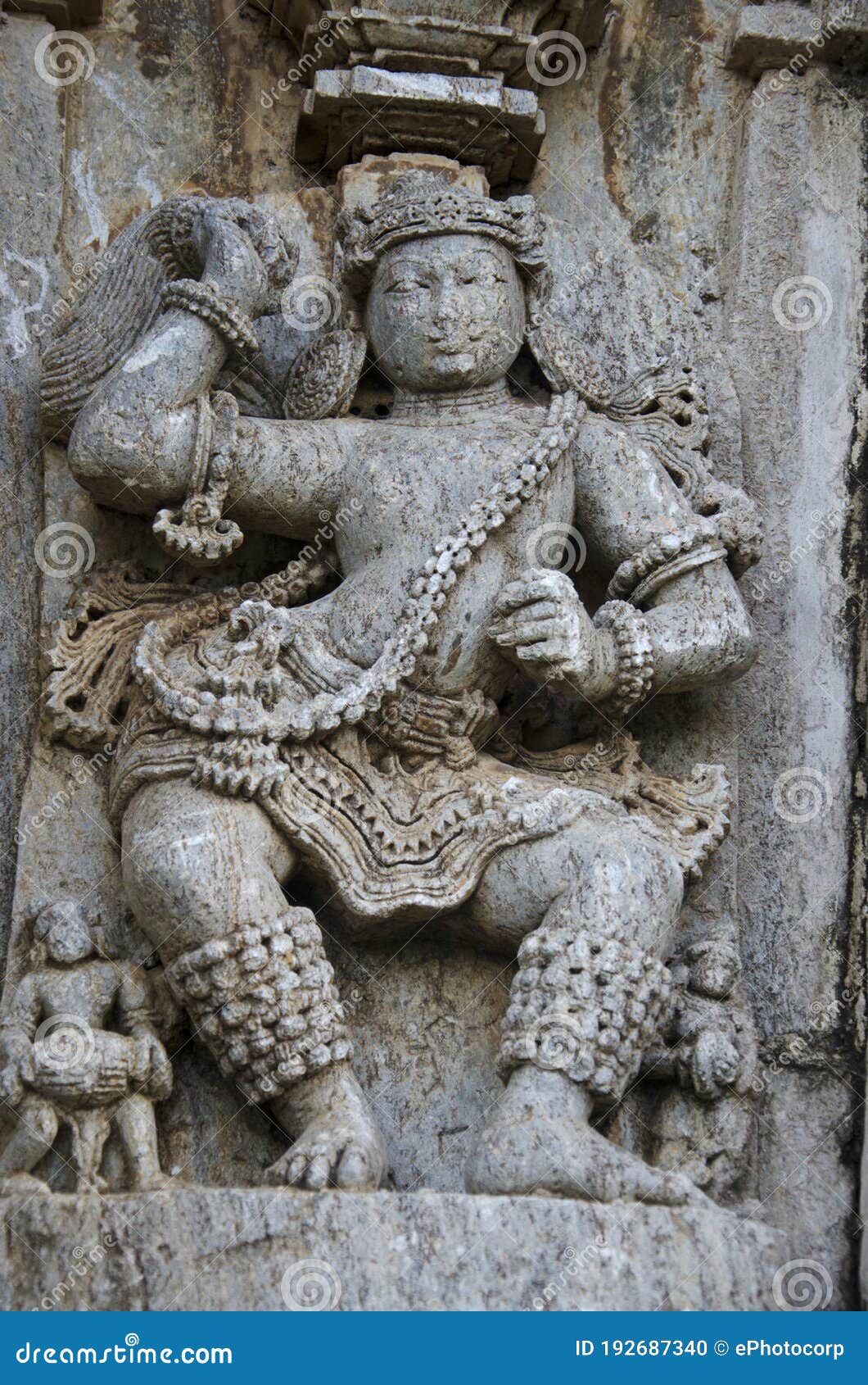carved idols on the outer wall of shantinatha basadi, near shravanabelagola