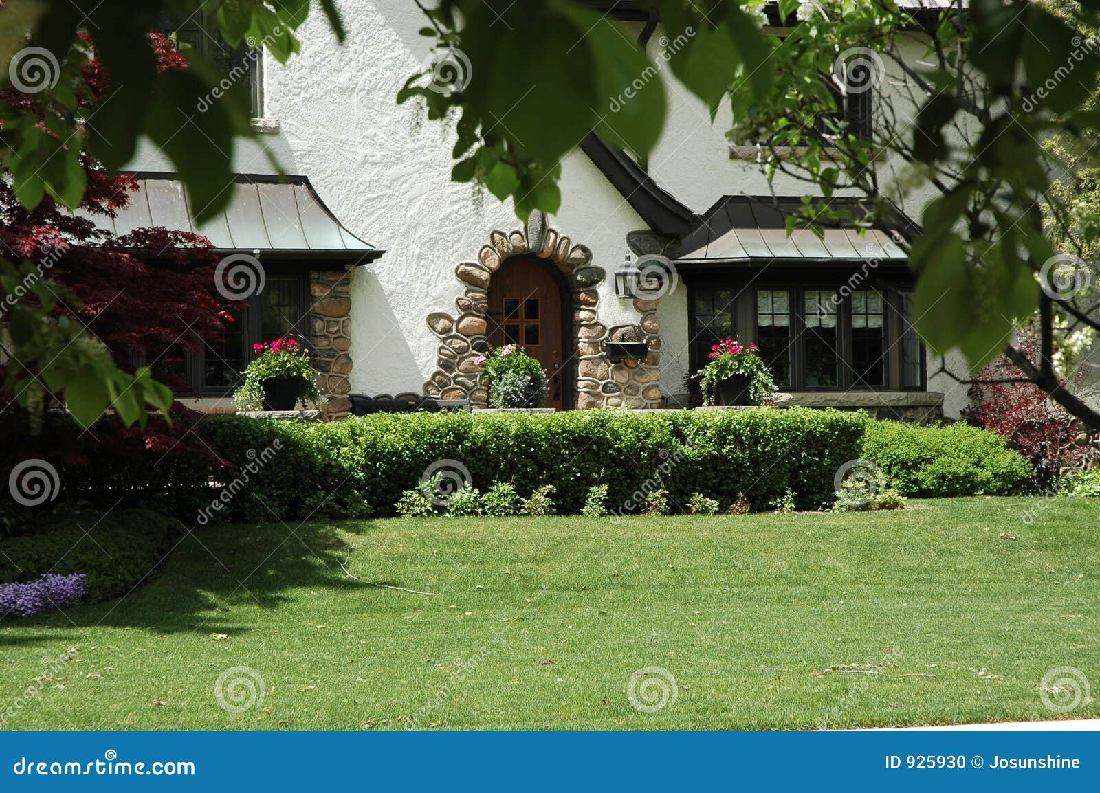 61,817 Casa Del Estuco Fotos de stock - Fotos libres de regalías de  Dreamstime, image size:1600x1154