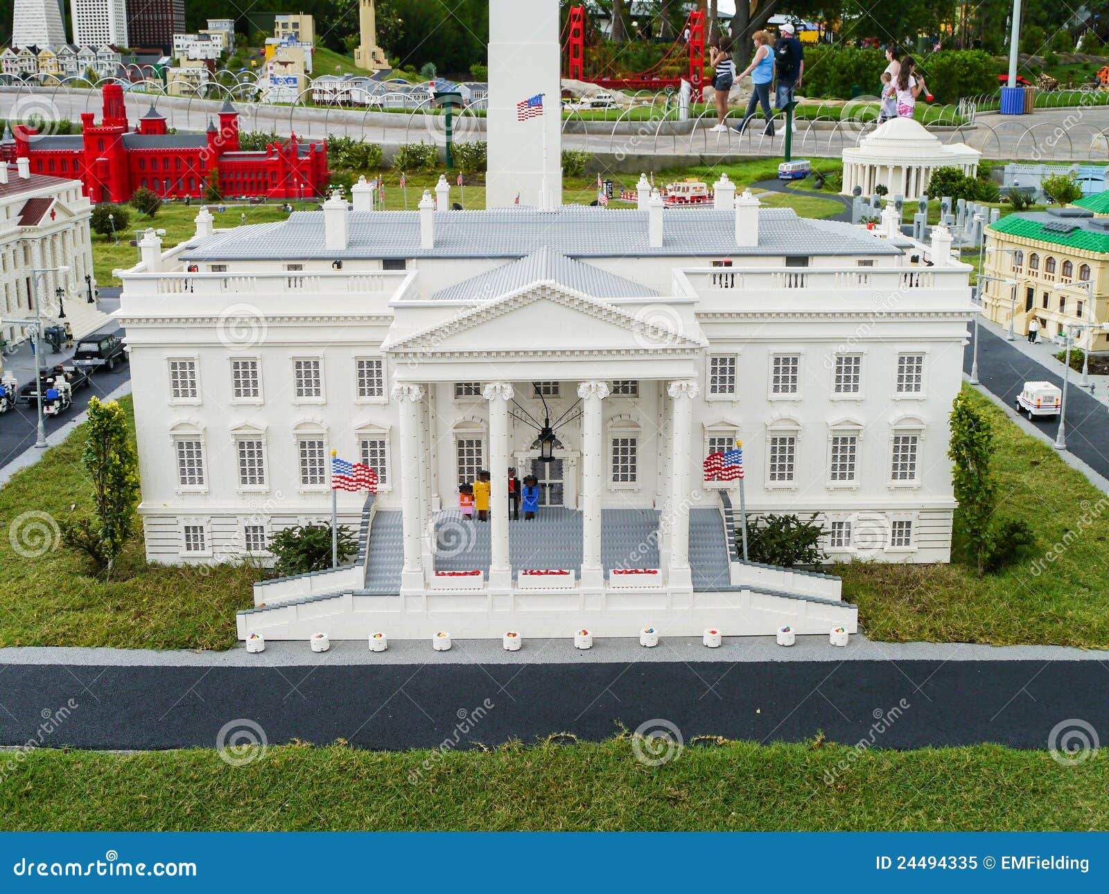 Casa Blanca Hecha De Legos En Legoland La Florida Le Imagen editorial - Imagen de florida, legos: 24494335