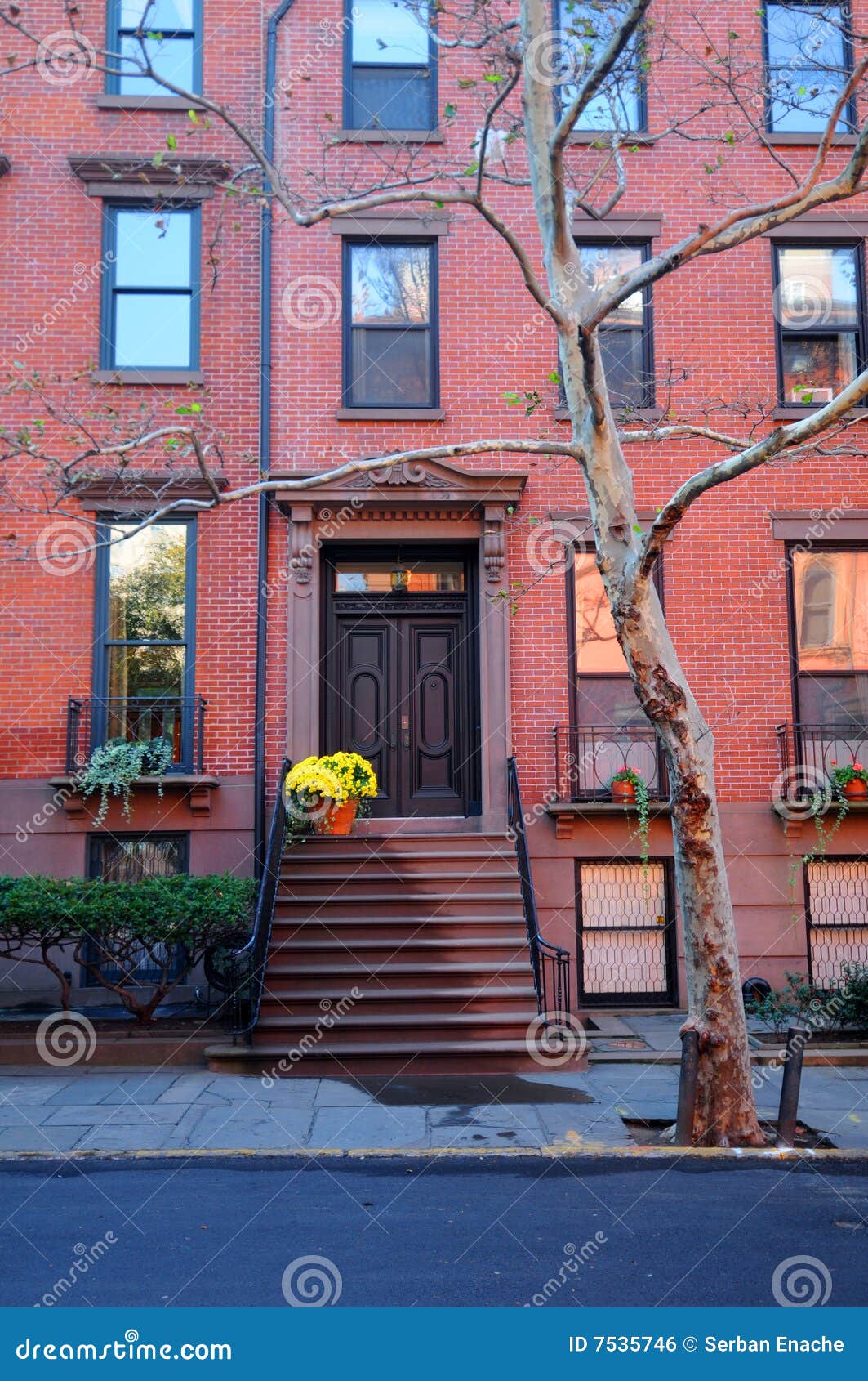 Casa Brooklyn de New York foto de stock. Imagem de suburbano 7535746