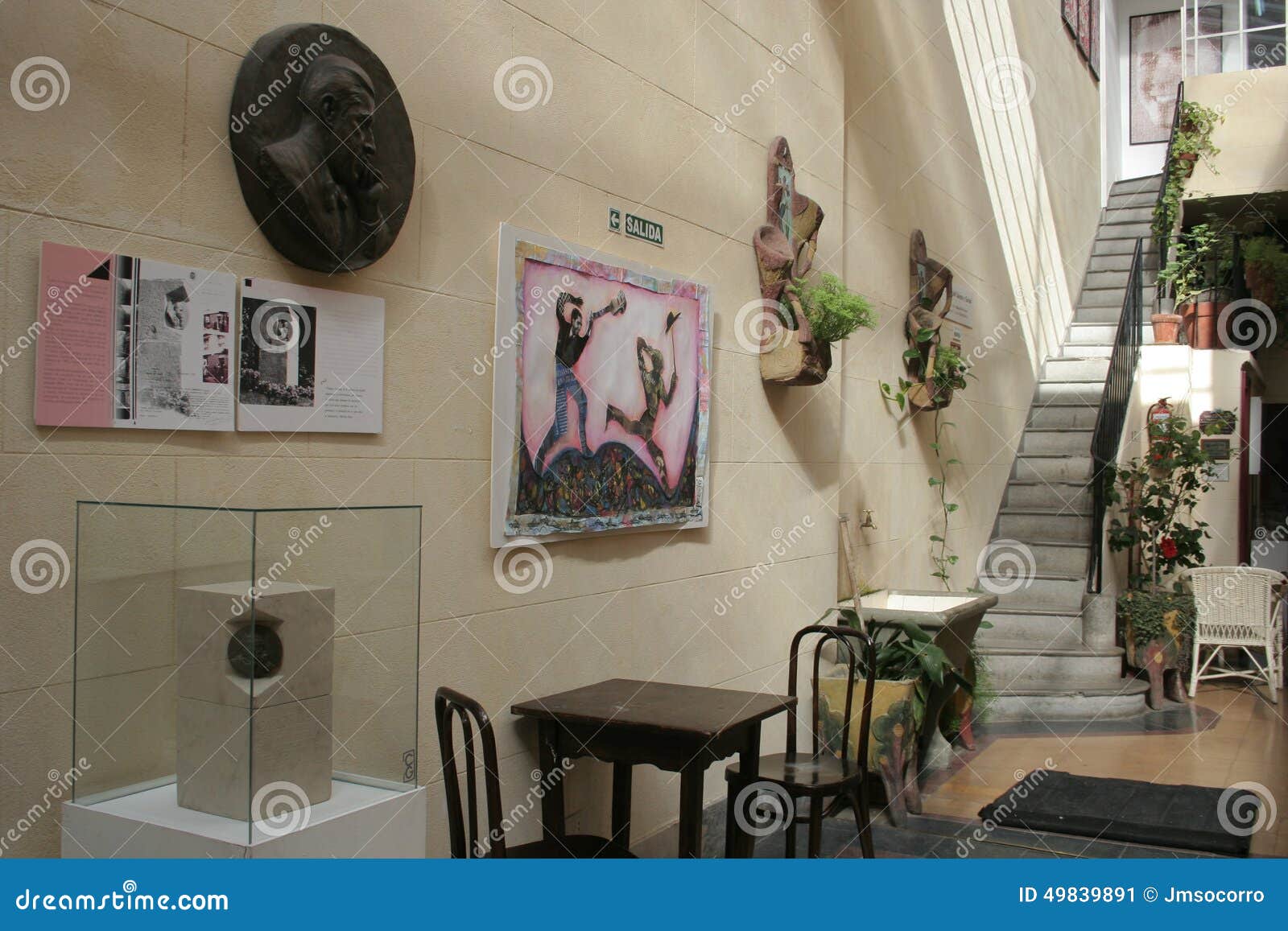 lineal Gigante frente Casa de Carlos Gardel foto editorial. Imagen de casa - 49839891