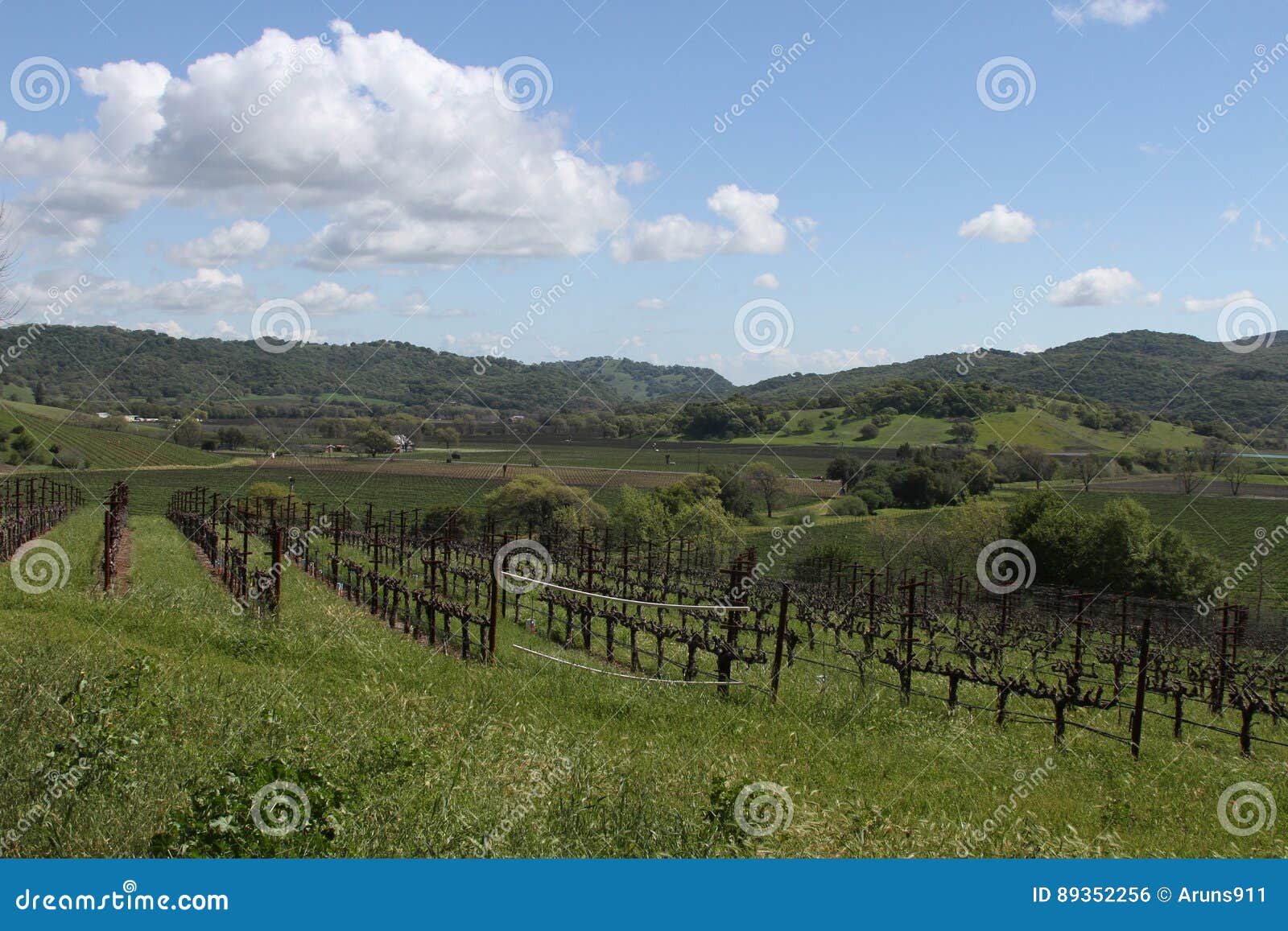 Casa De La Granja En California Foto de archivo Imagen de cubo, casa 89352256