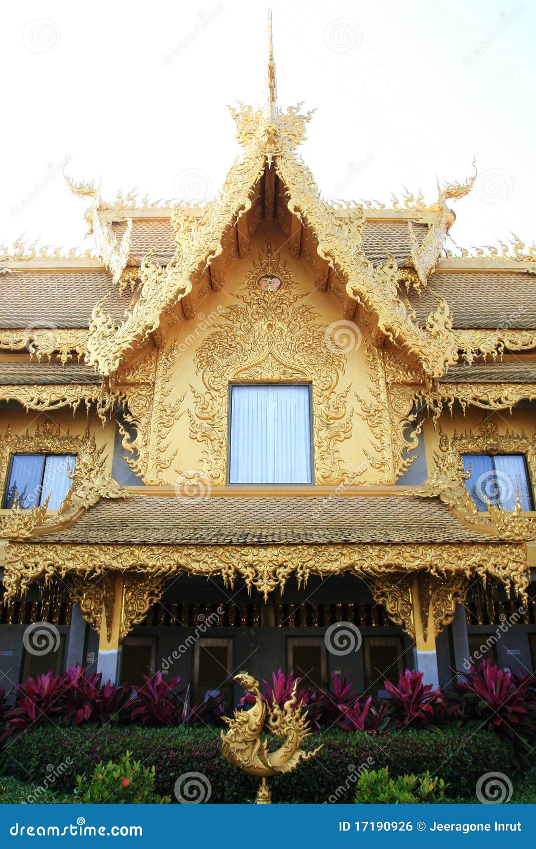 Casa de oro foto de archivo. Imagen de apartamento, outdoors 17190926