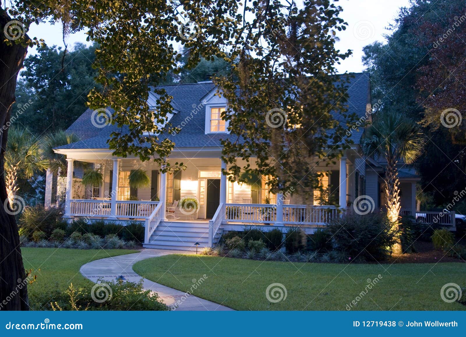 Casa del Capo Cod fotografia stock. Immagine di casa 12719438