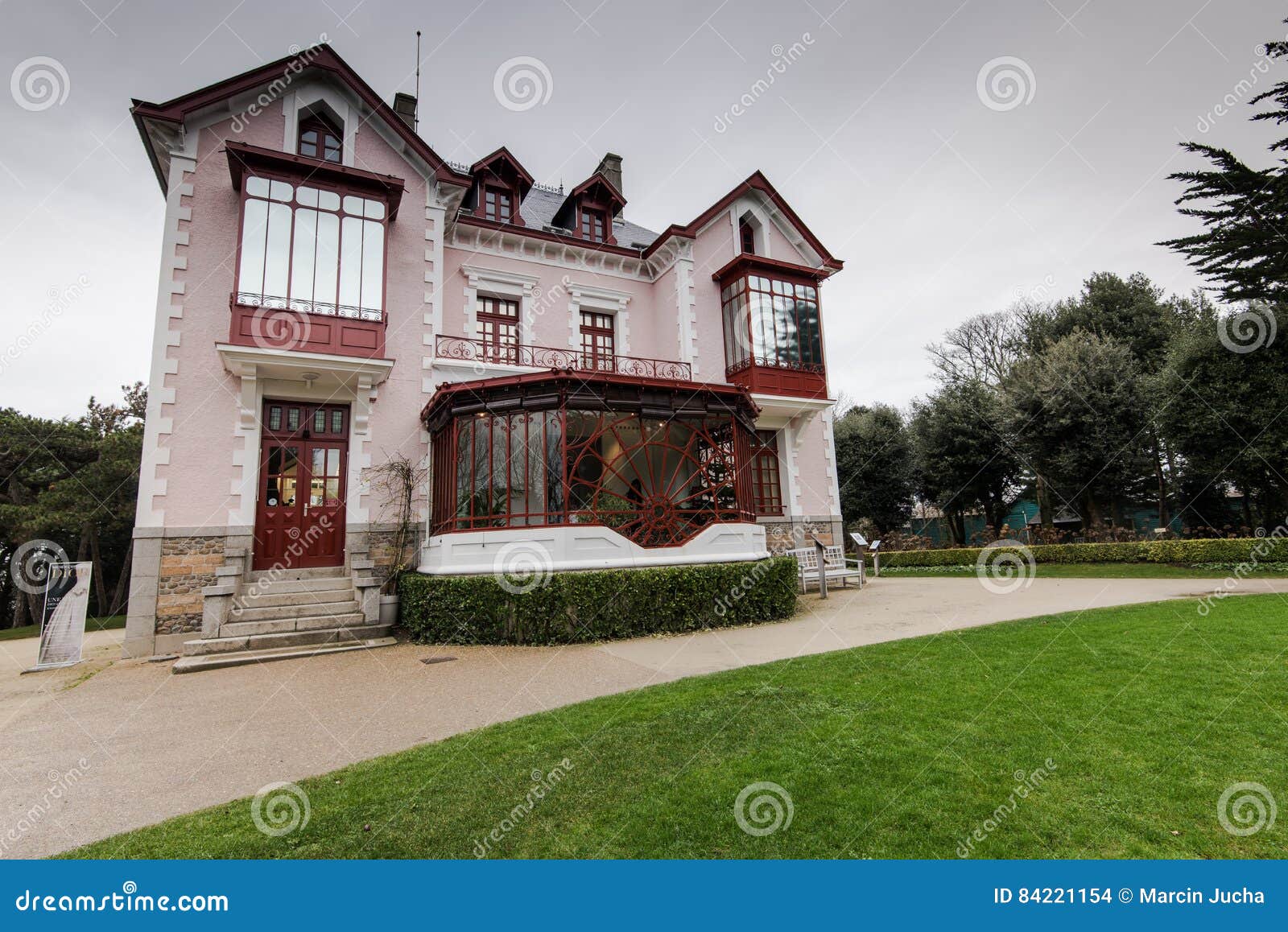 Casa E Museu De Christian Dior Em Granville, França Imagem de Stock  Editorial - Imagem de famoso, perfume: 84221154