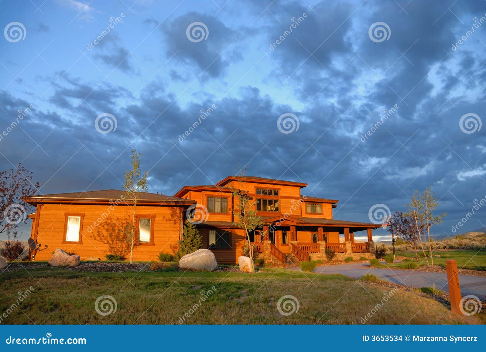 Casa en Colorado foto de archivo. Imagen de blanco, exterior 3653534