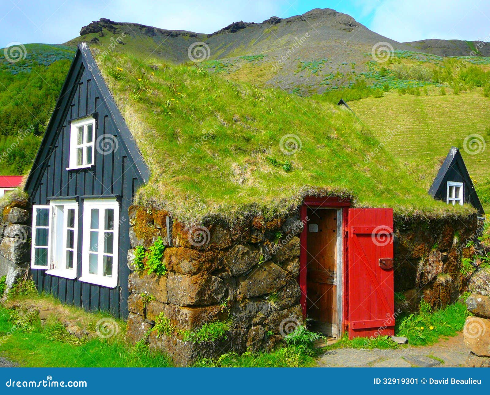 Casa en Islandia imagen de archivo. Imagen de casero - 32919301