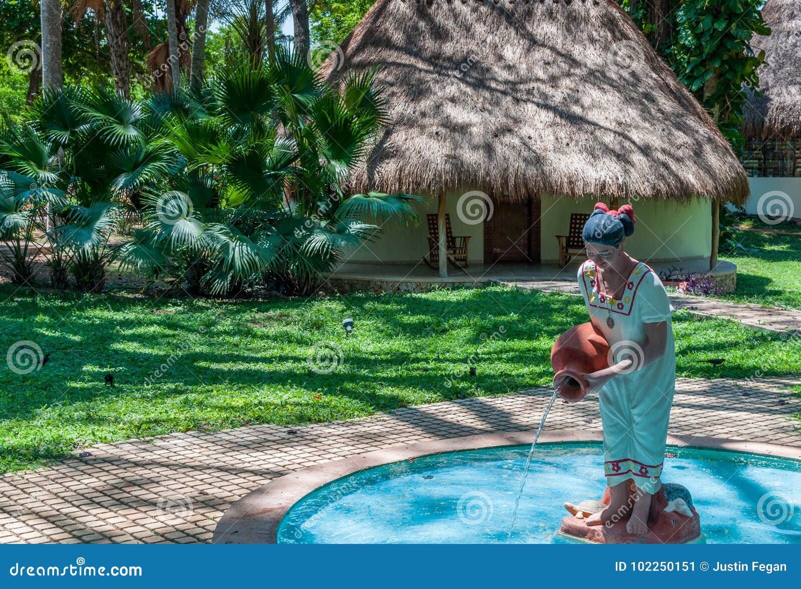 Casa Maya Tradicional, Chichen Itza, México Foto editorial Imagen de