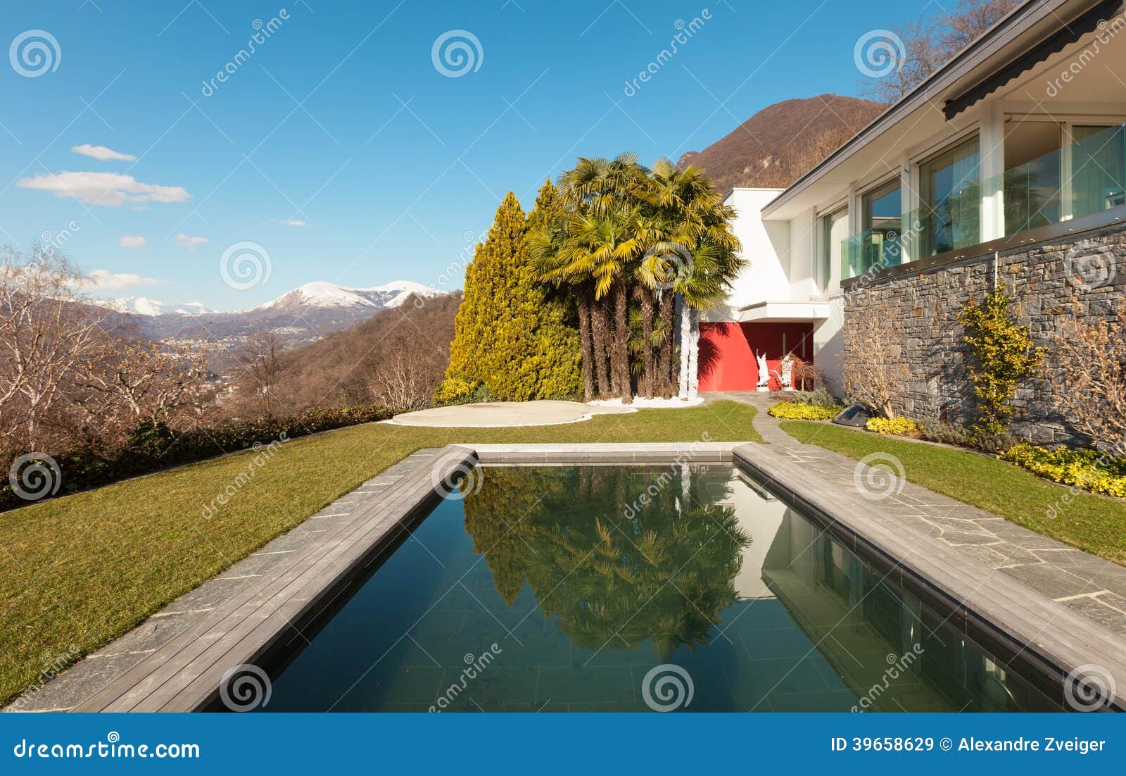 1,013 Piscina Moderna Con La Pared De Piedra Fotos de stock - Fotos libres  de regalías de Dreamstime, image size:1600x1102