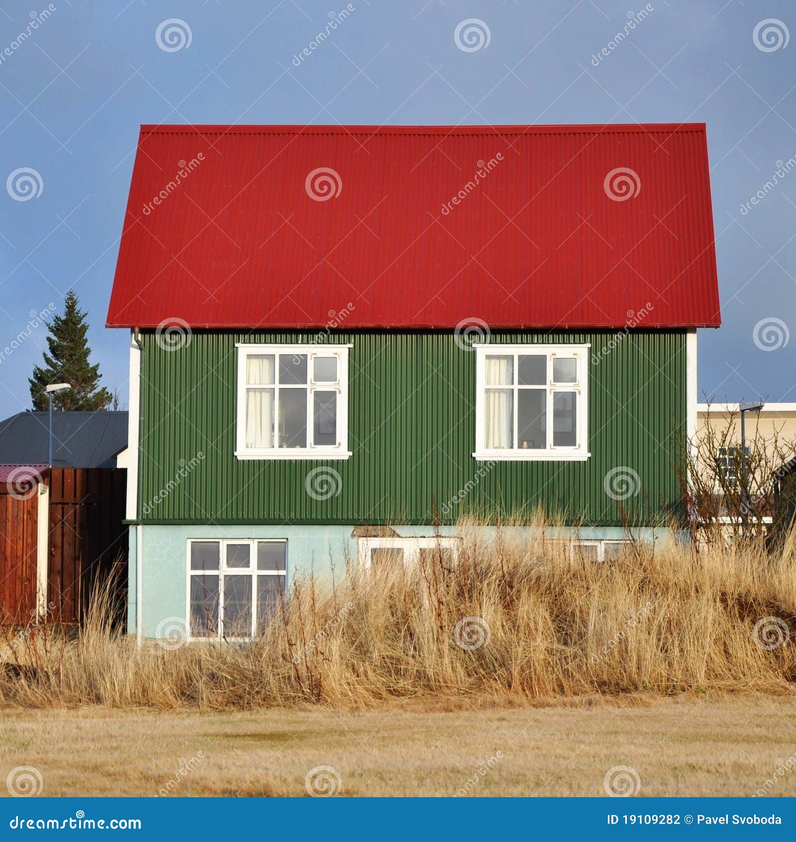 Resultado de imagen para imagenes de una casa verde y roja
