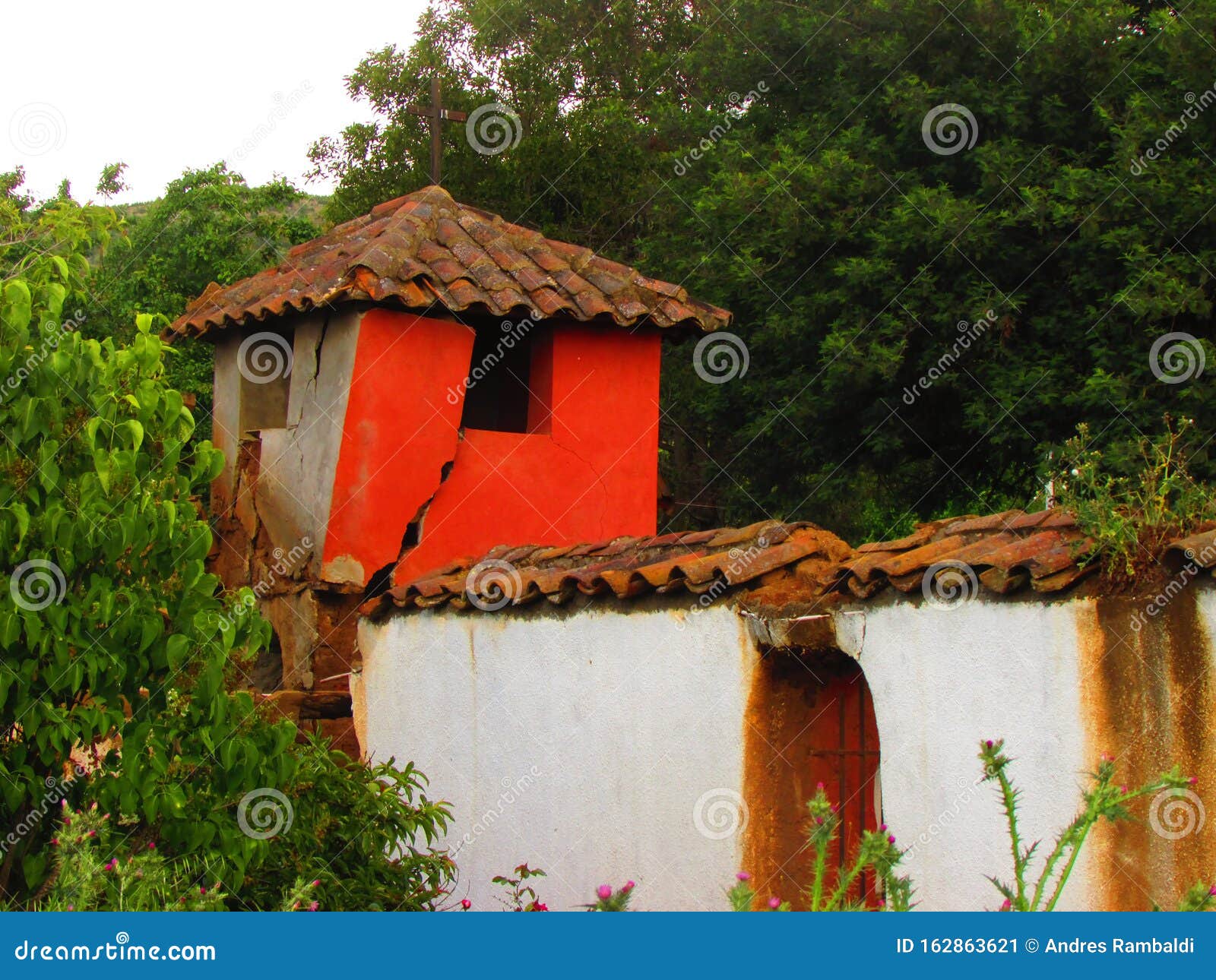 Casas Antiguas Y Abandonadas En El Centro De Chile Imagen de archivo -  Imagen de viejo, campo: 162863621