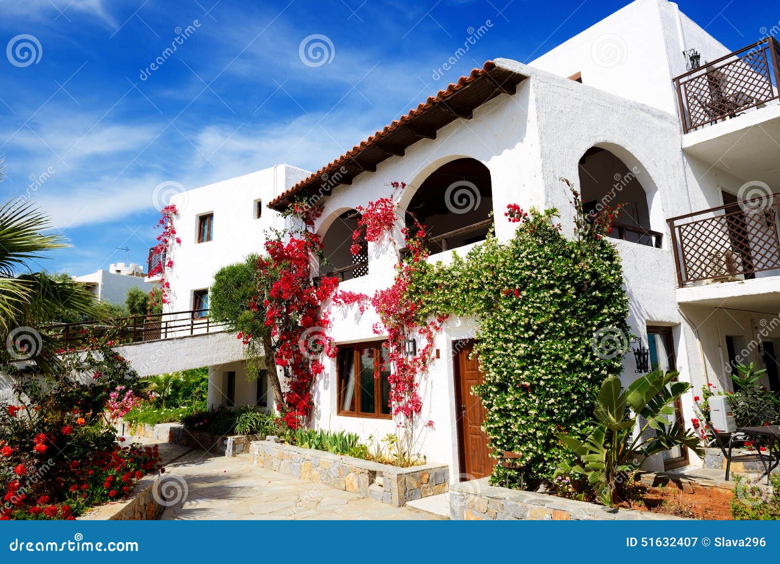 Casas De Campo Decoradas Com As Flores No Hotel De Luxo Imagem de Stock -  Imagem de relaxamento, branco: 51632407