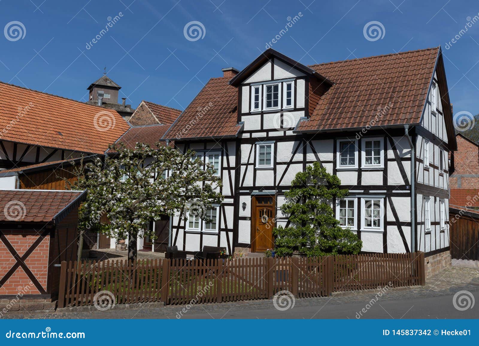 Casas De Entramado De Madera Hist?ricas En Hesse Foto de archivo - Imagen  de casa, ciudad: 145837342