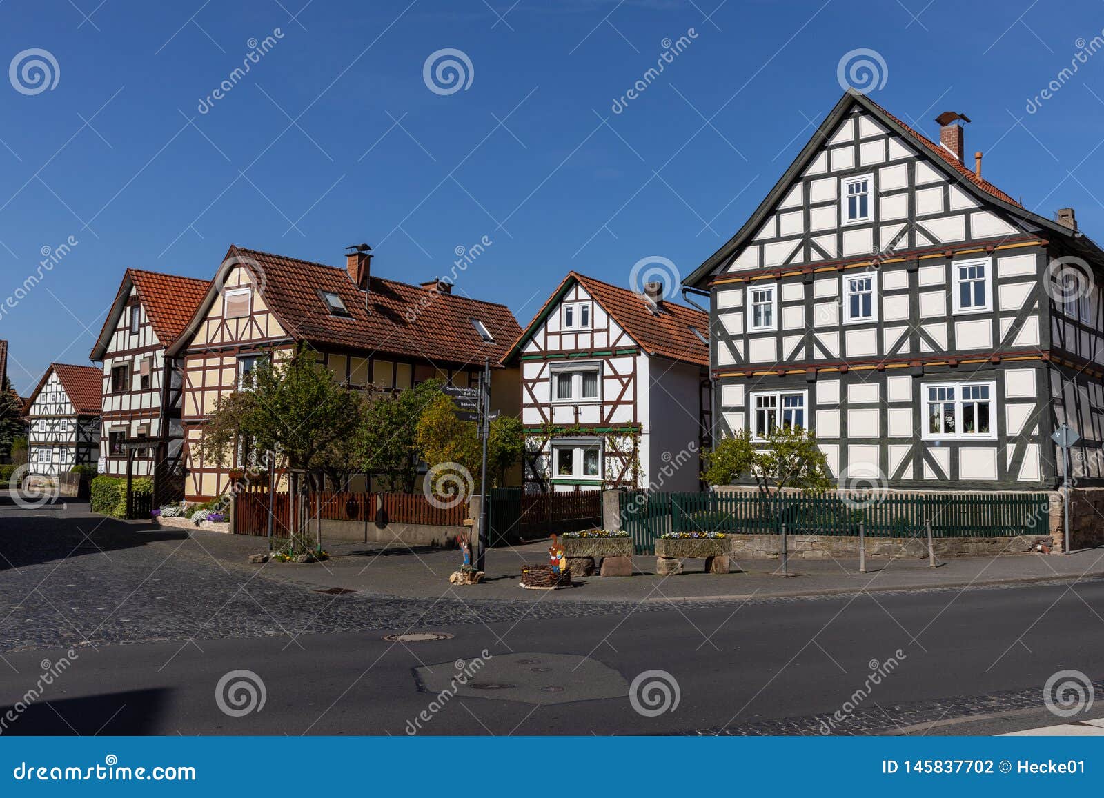 Casas De Entramado De Madera Hist?ricas En Hesse Foto de archivo - Imagen  de alemania, casero: 145837702