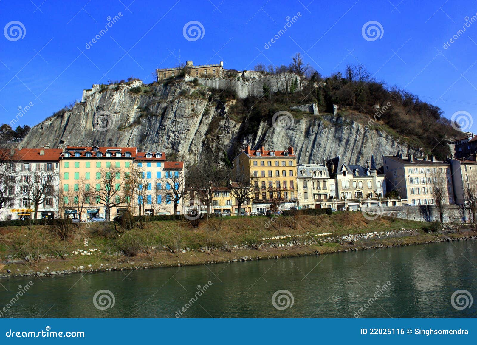 Casas em um monte e em um rio, Grenoble, France, Europa