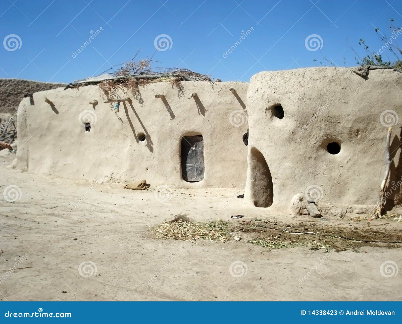 Casas en el desierto imagen de archivo. Imagen de sombras - 14338423