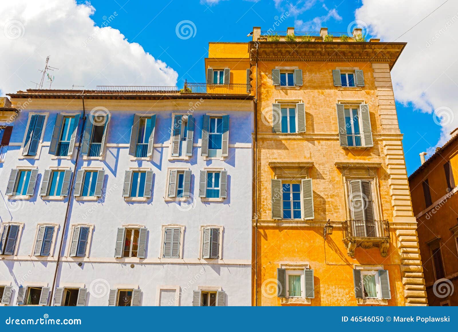 Casas en Roma, Italia foto de archivo. Imagen de italia - 46546050