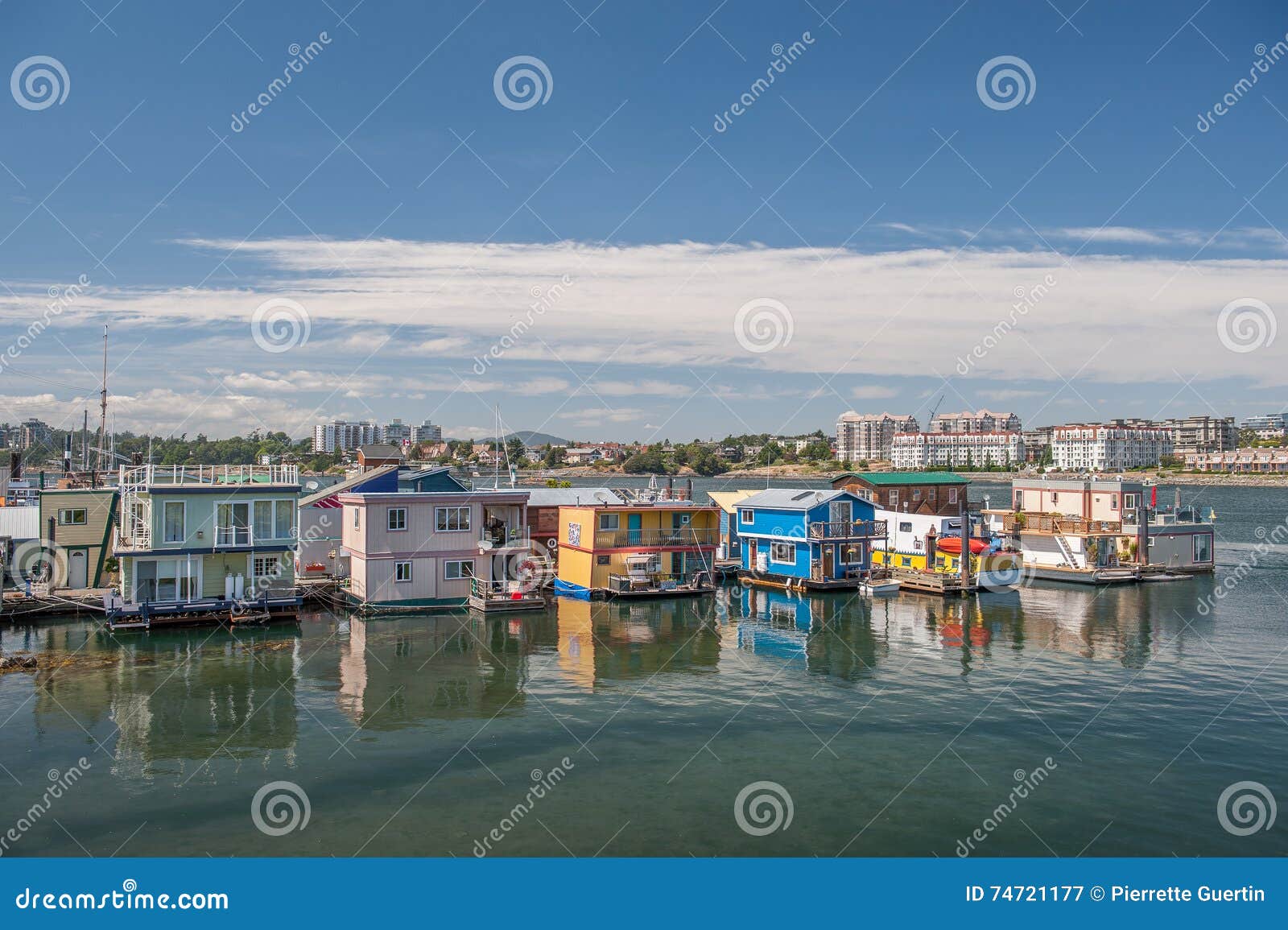 Casas Flotantes Que Flotan En El Muelle Del Pescador En Victoria Fotografía  editorial - Imagen de pescados, noroeste: 74721177