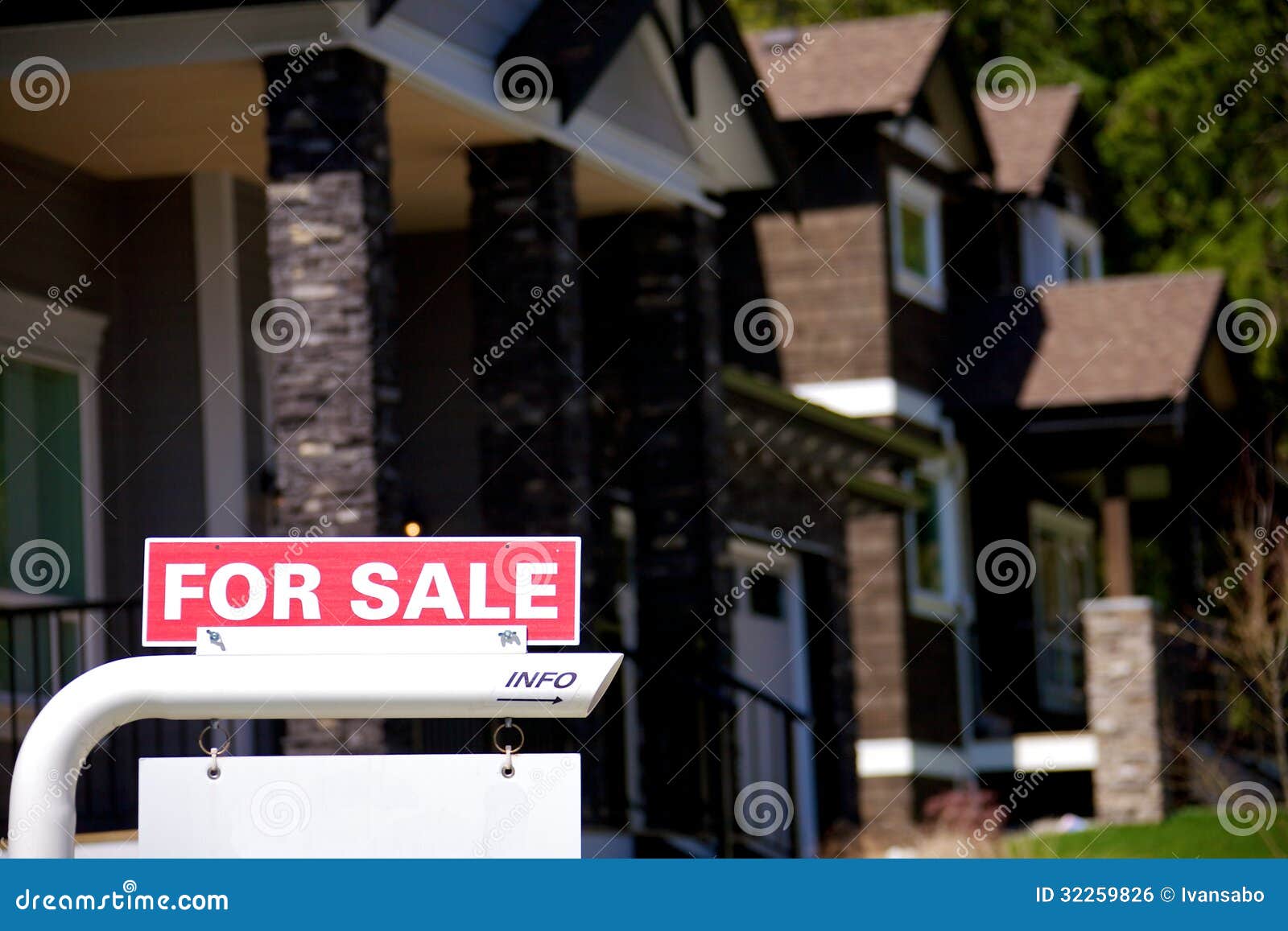Casas para la venta foto de archivo. Imagen de exterior 32259826