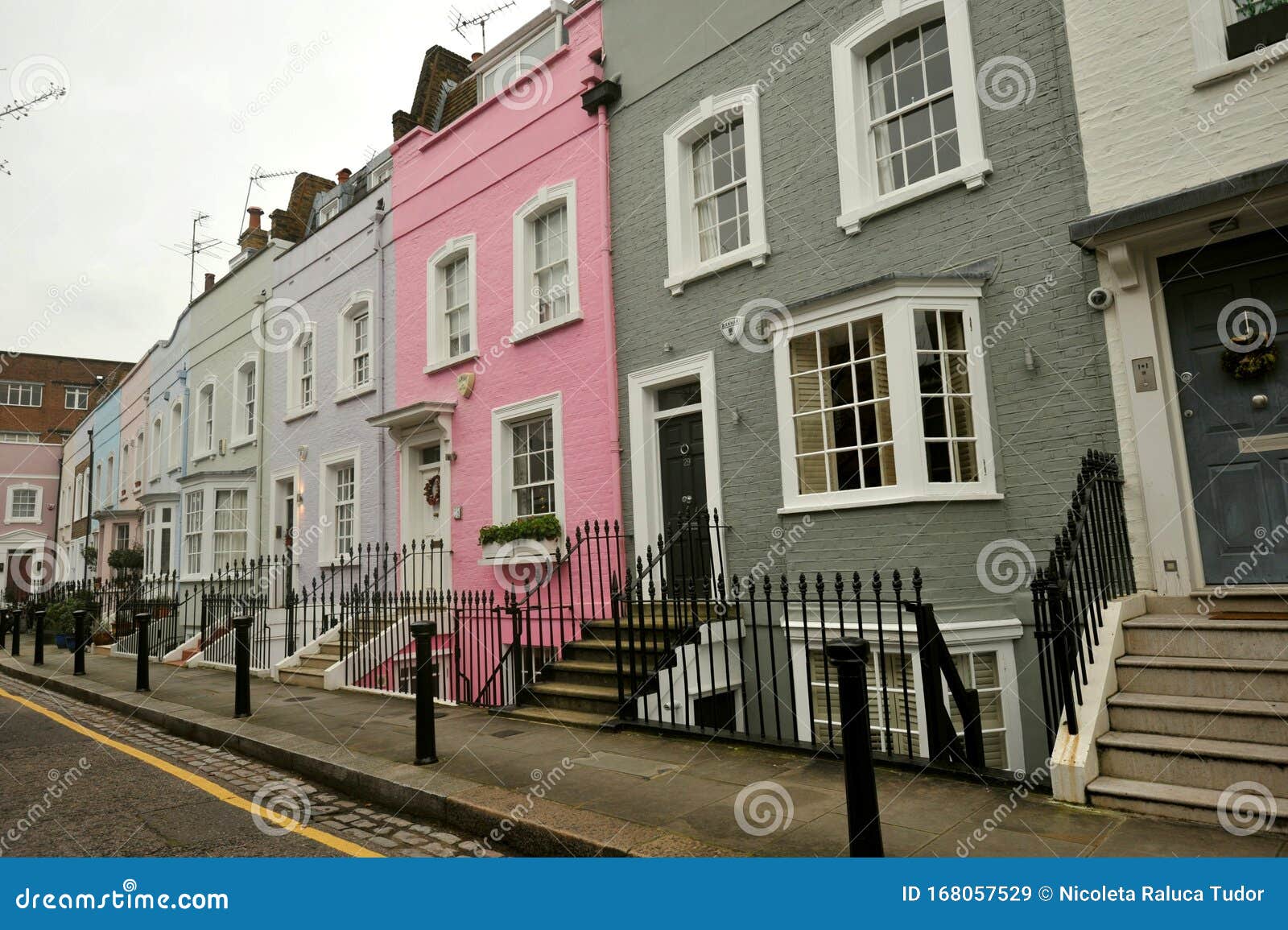 Casas Típicas E Coloridas No Distrito De Chelsea, Londres, Inglaterra  Imagem de Stock Editorial - Imagem de internacional, anti: 168057529