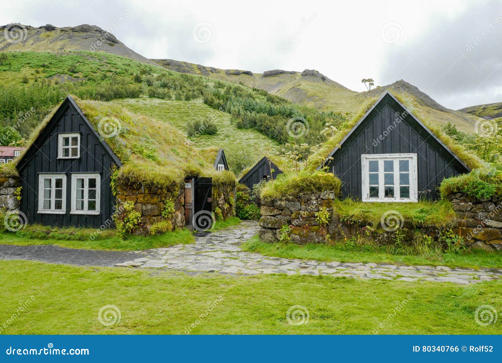 Casas Tradicionales En Islandia Foto editorial - Imagen de campo, casas:  80340766