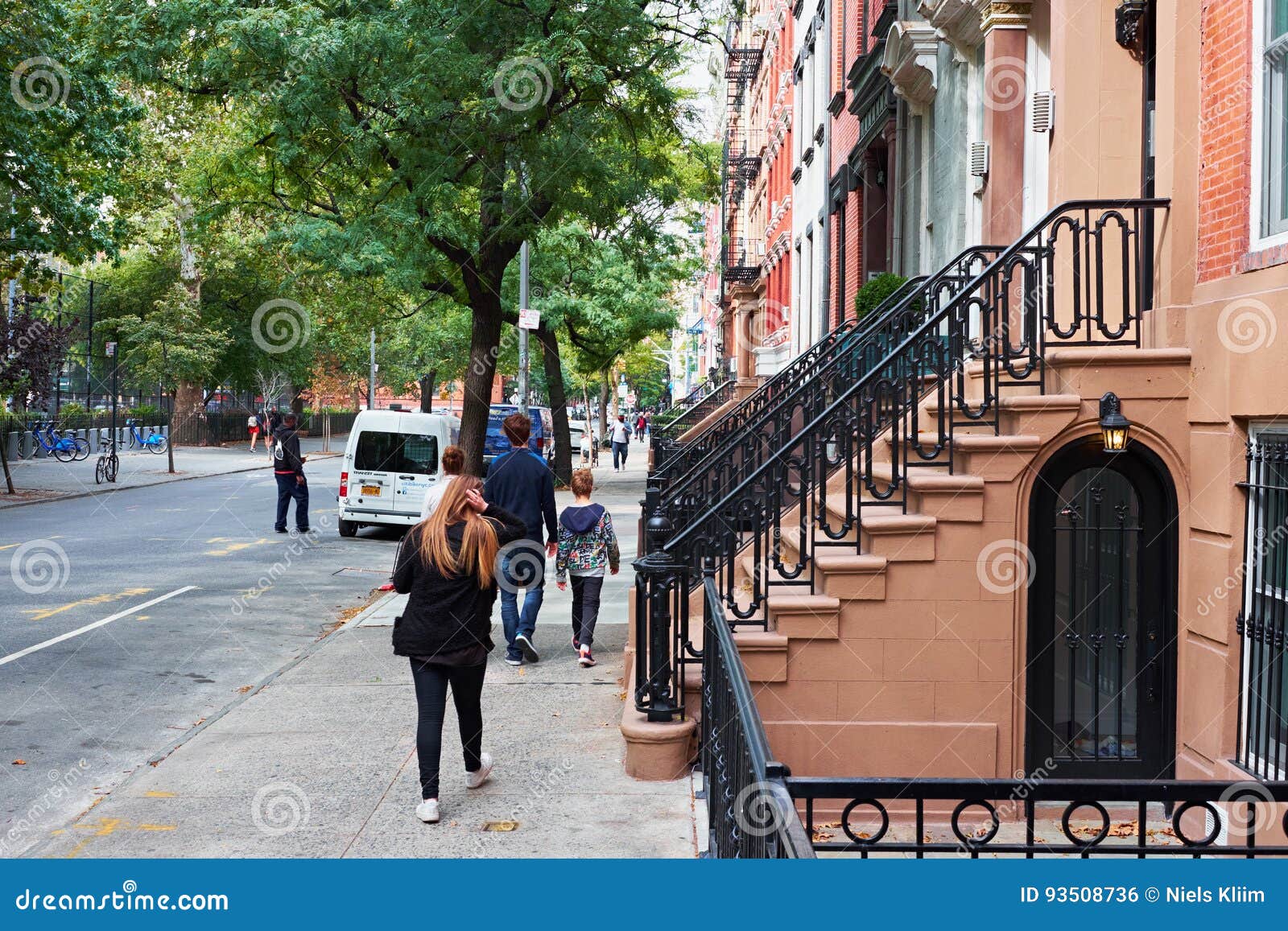 Casas Urbanas De New York City Foto editorial - Imagen de escaleras, acera:  93508736