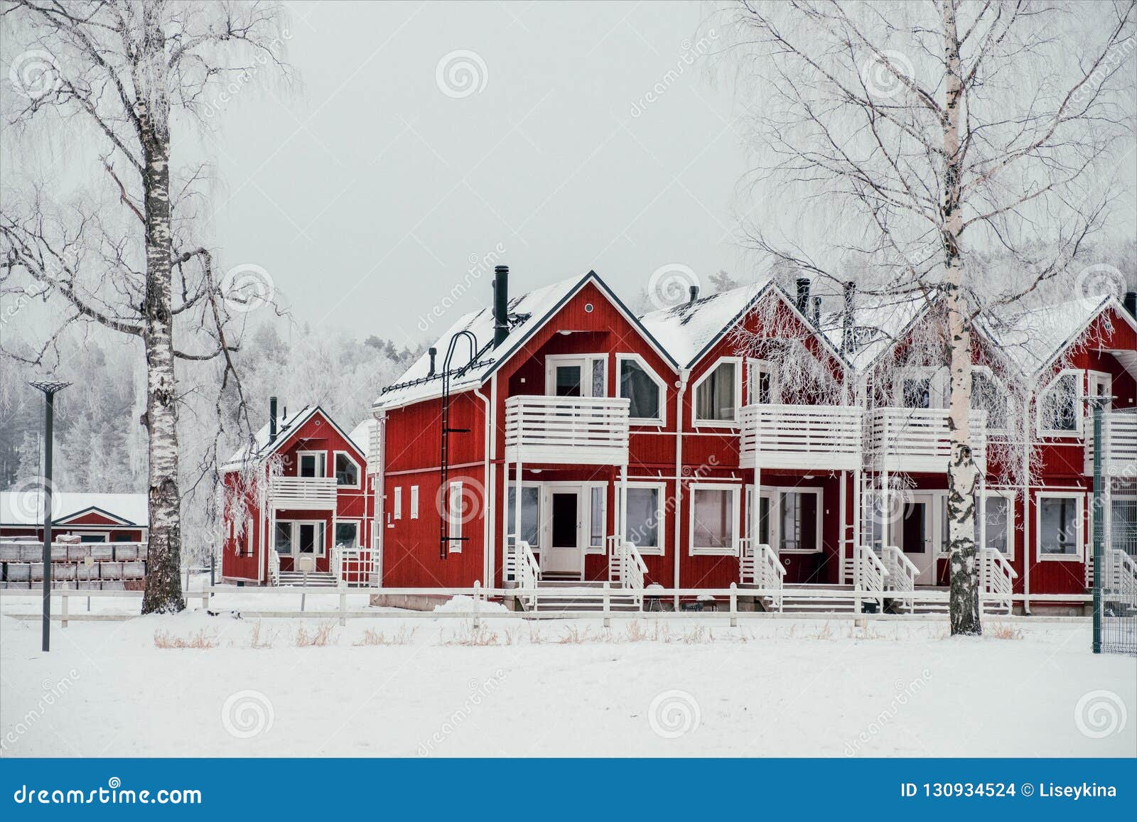 Casas Rojas En Finlandia archivo - Imagen de edificio: 130934524