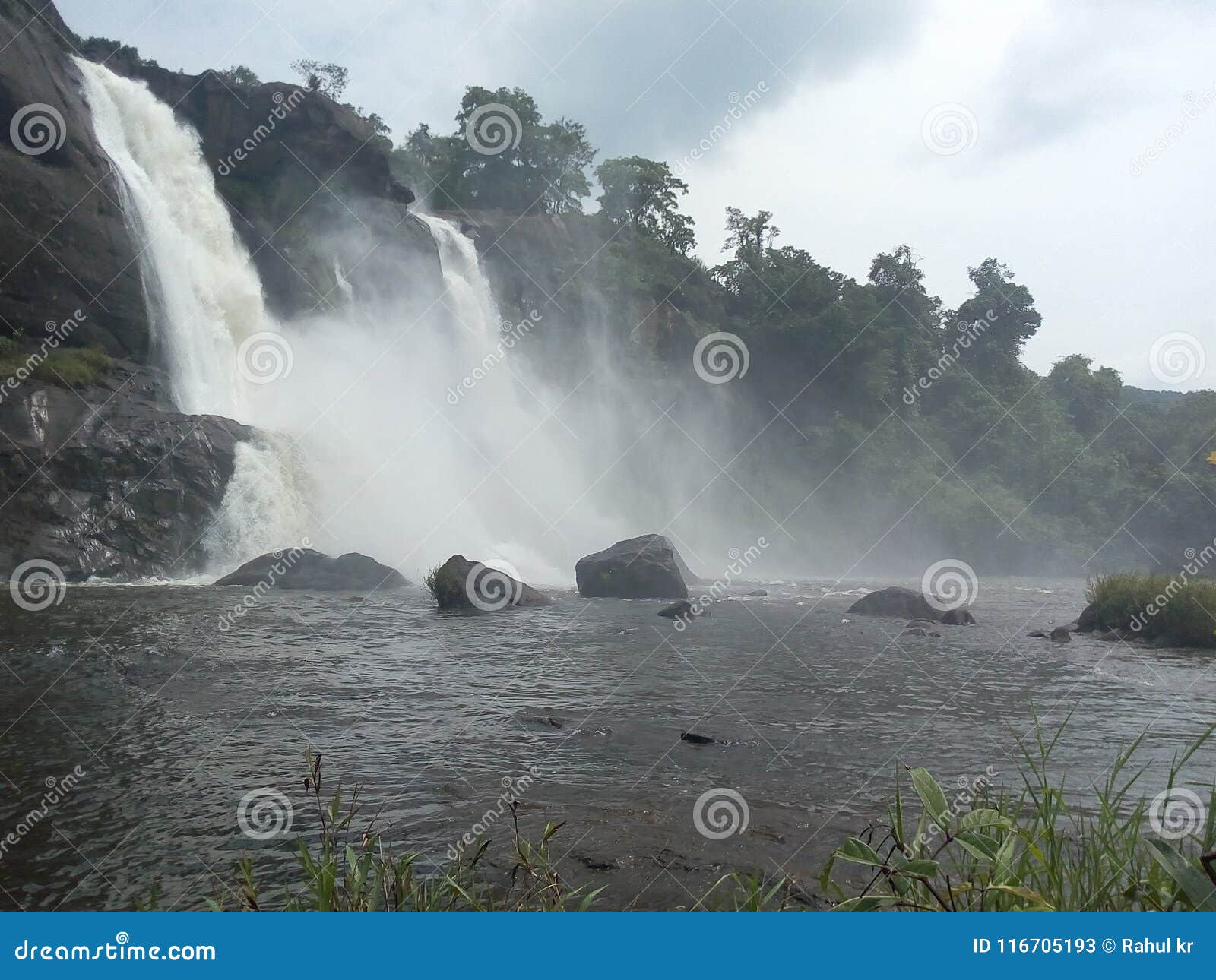 Cascada. Athirapilly Kerala waterfal